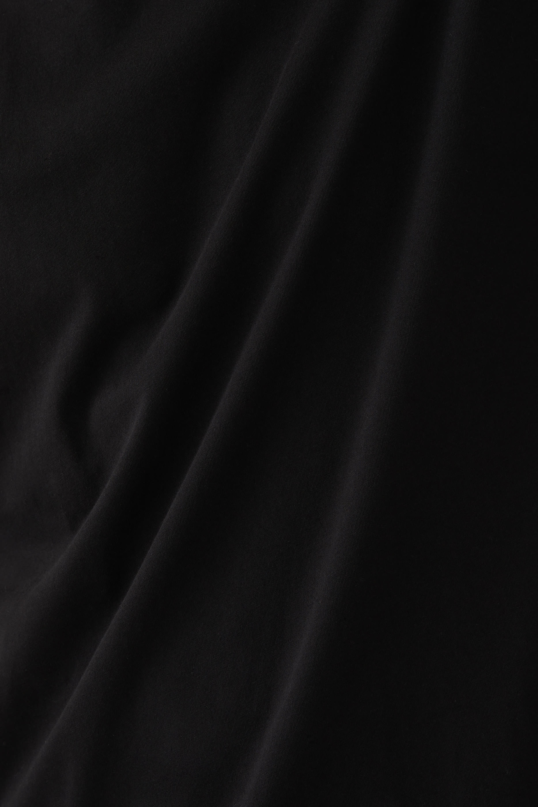 تيشيرت بأكمام قصيرة