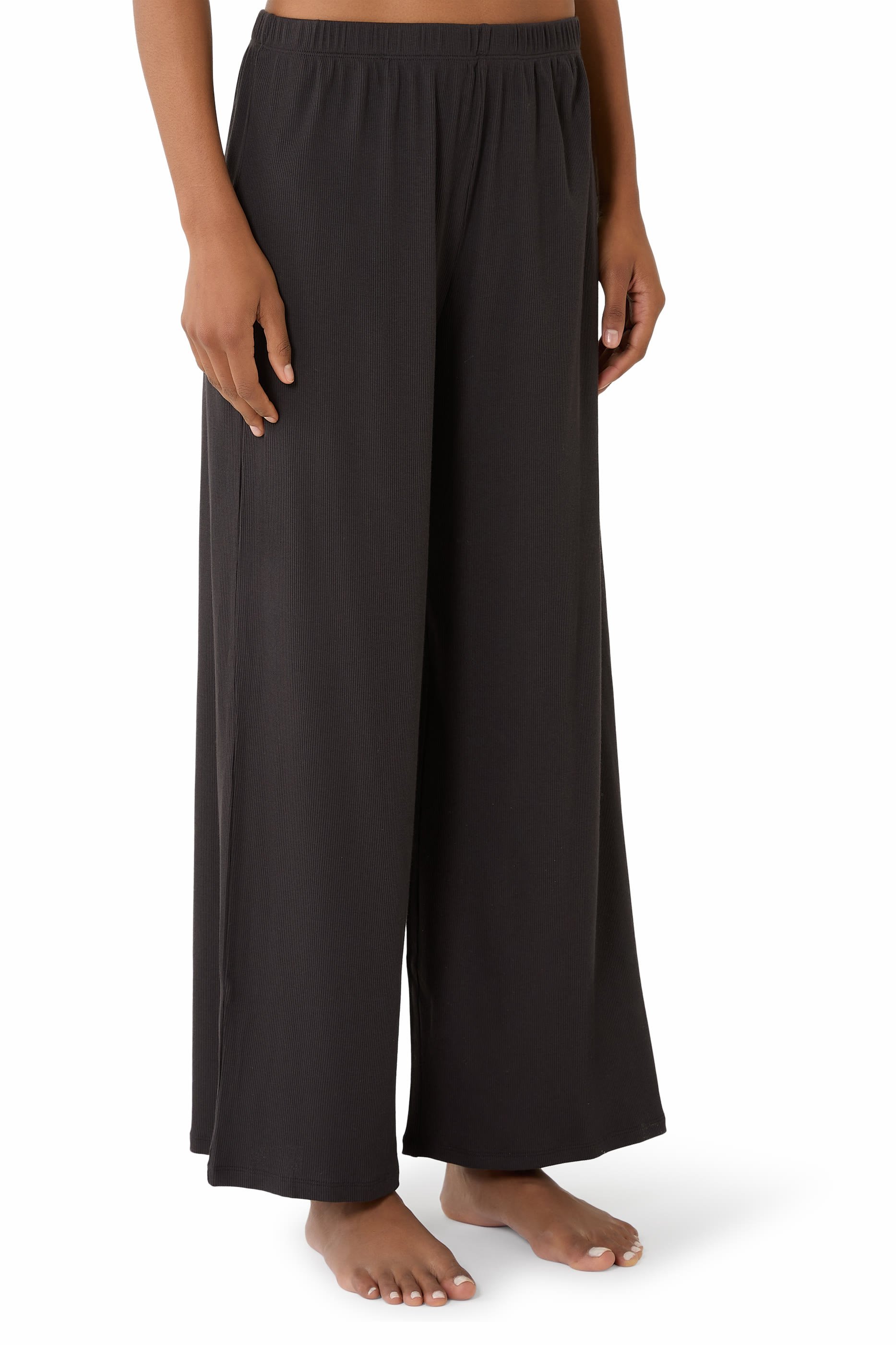 طقم بيجامة كامي مضلع بتفاصيل دانتيل جيرسيه