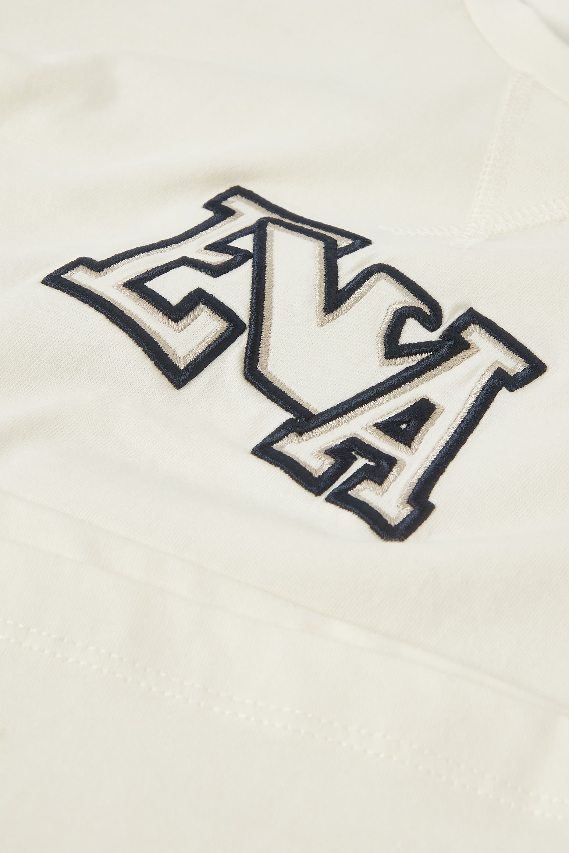 تيشيرت بشعار الماركة للأطفال