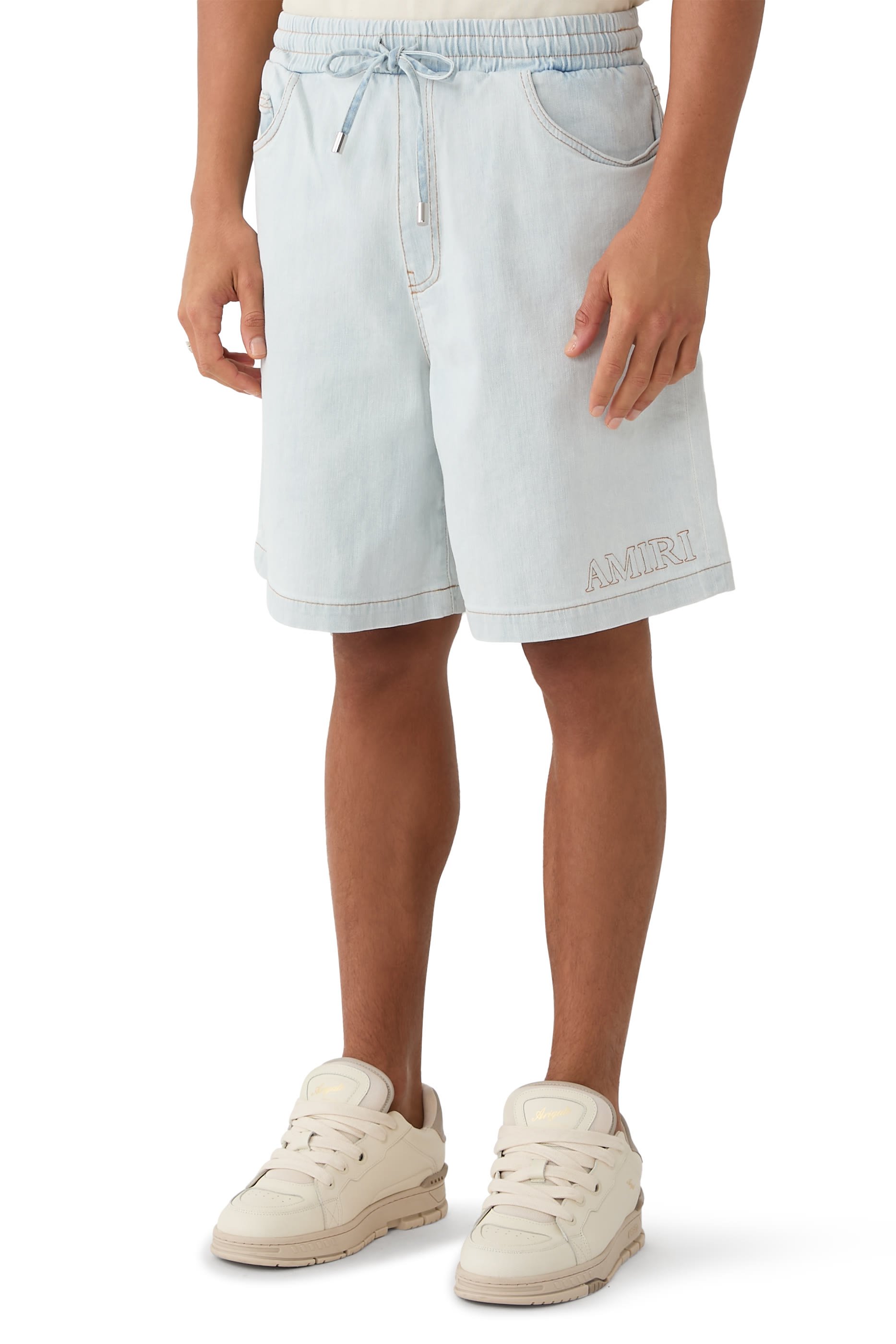 شورت دنيم بشعار الماركة