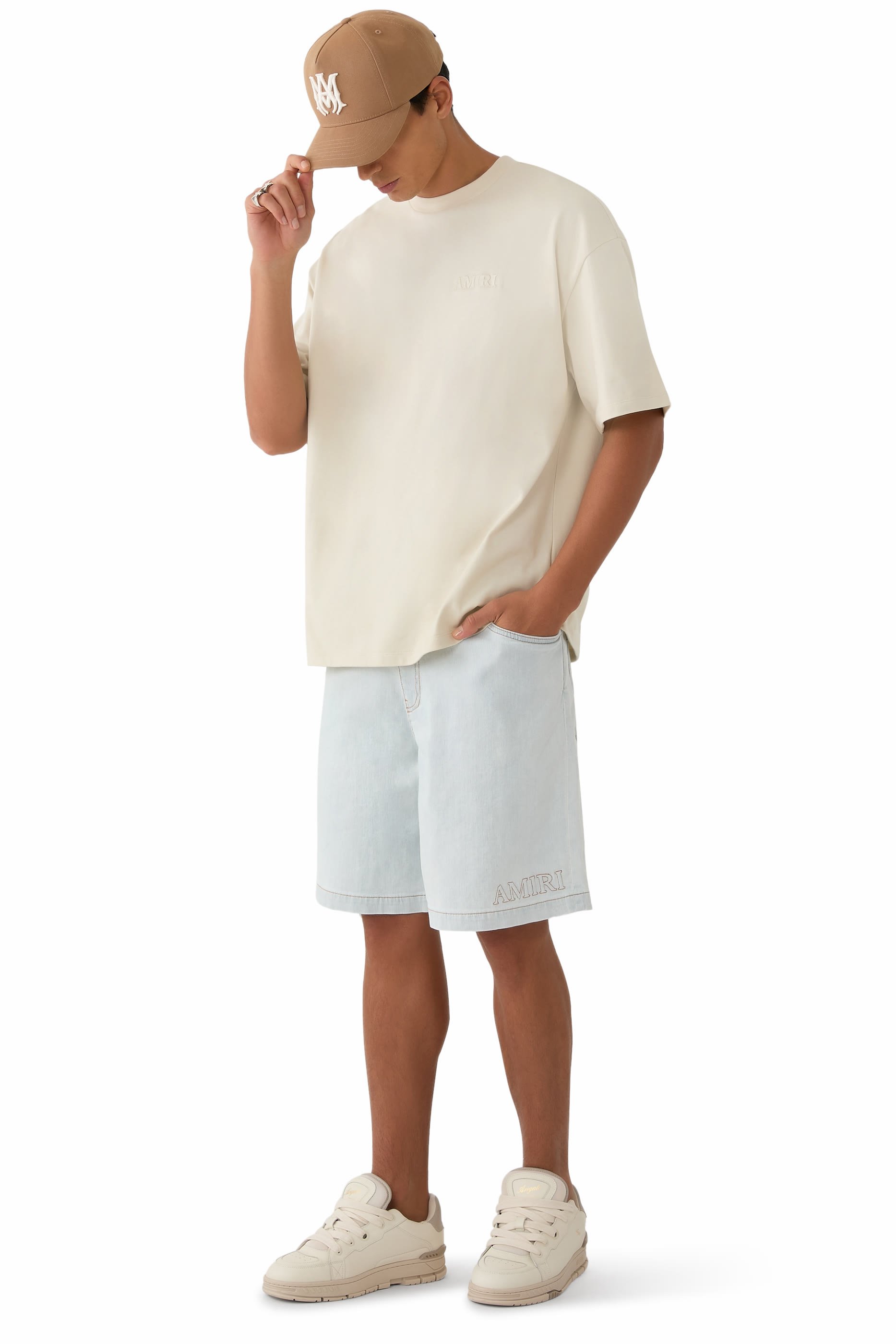 شورت دنيم بشعار الماركة