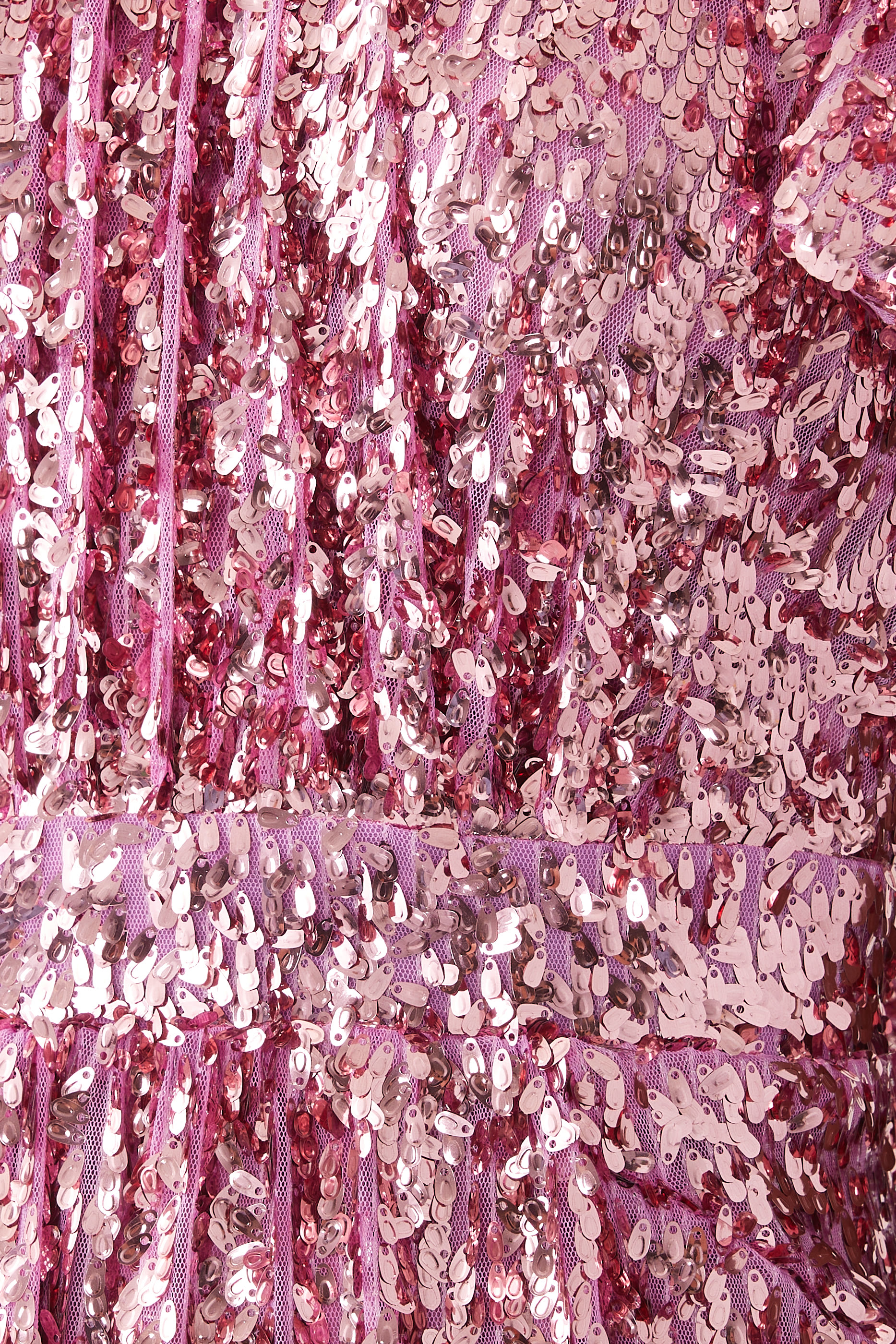 فستان بأكمام منفوخة مطرز بالترتر