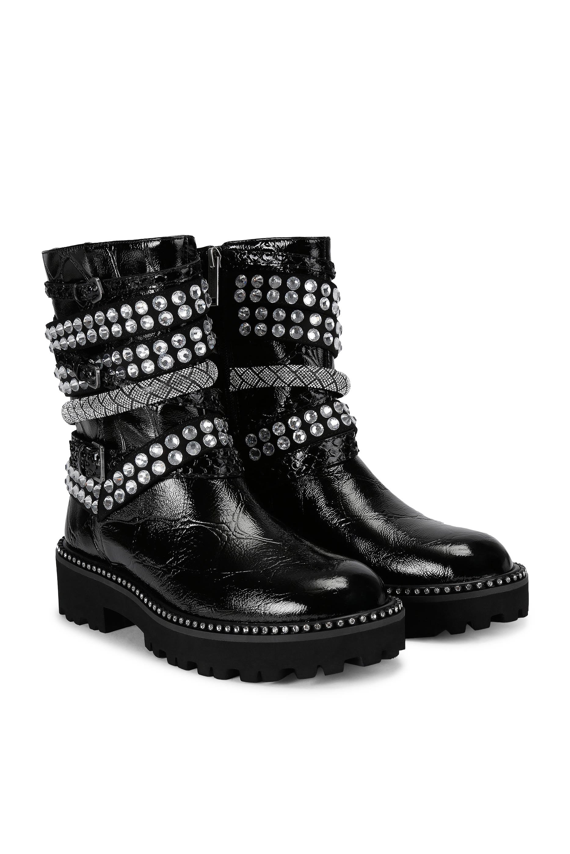 بوت مزين بسيور