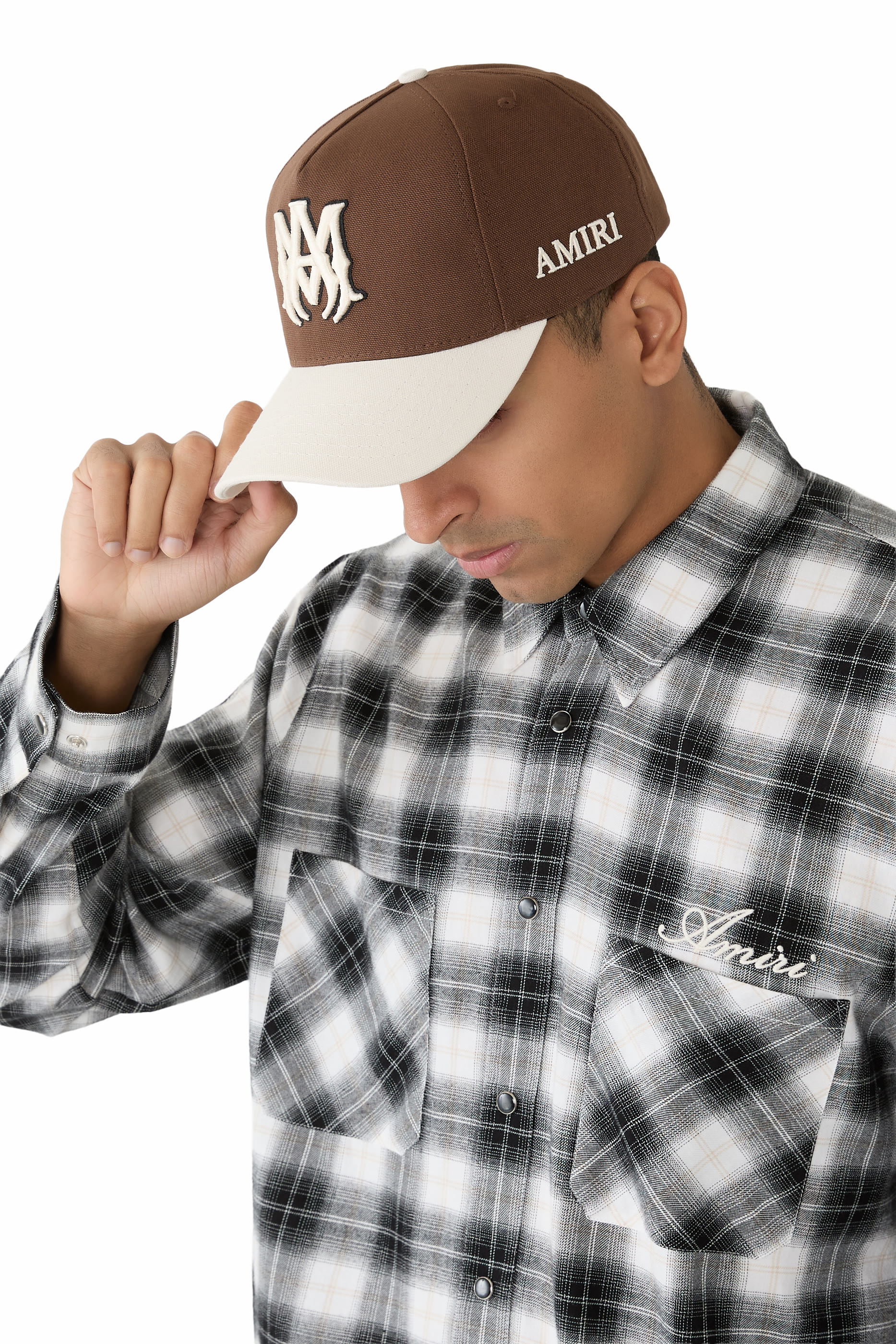 كاب اوتلاين بلونين وشعار الماركة