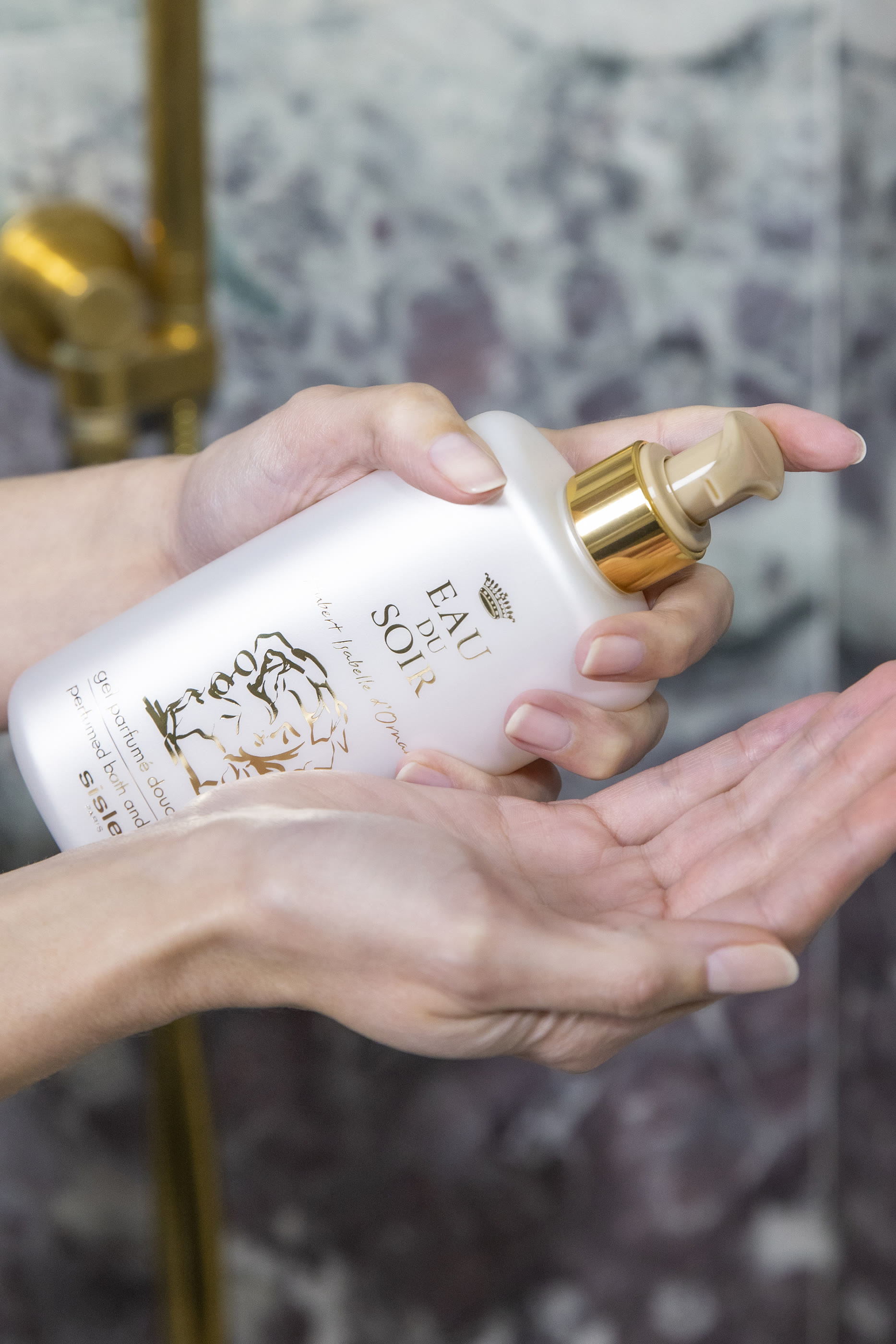 جل استحمام بعطر أو دو سوار