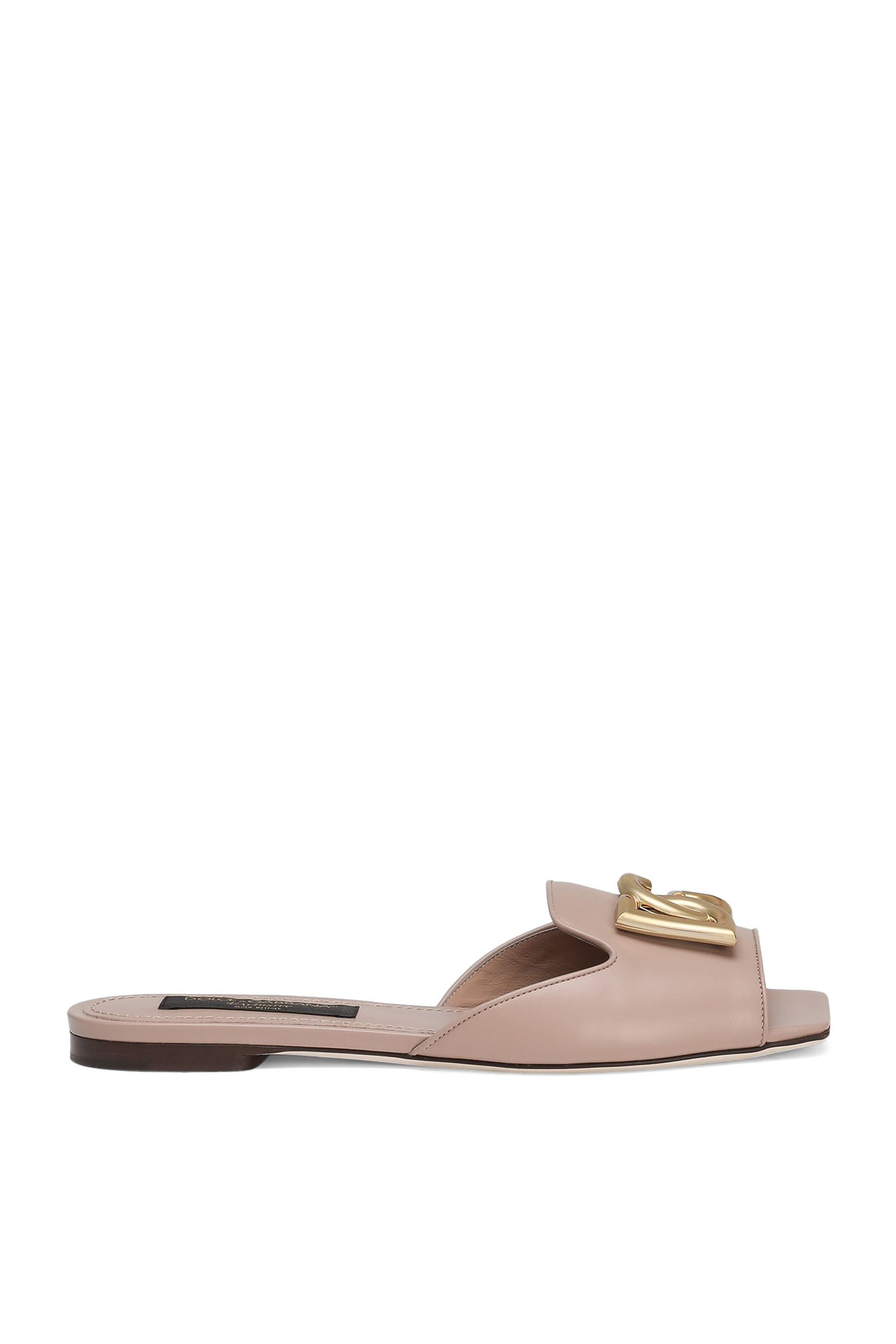 حذاء مفتوح من الخلف بشعار الماركة