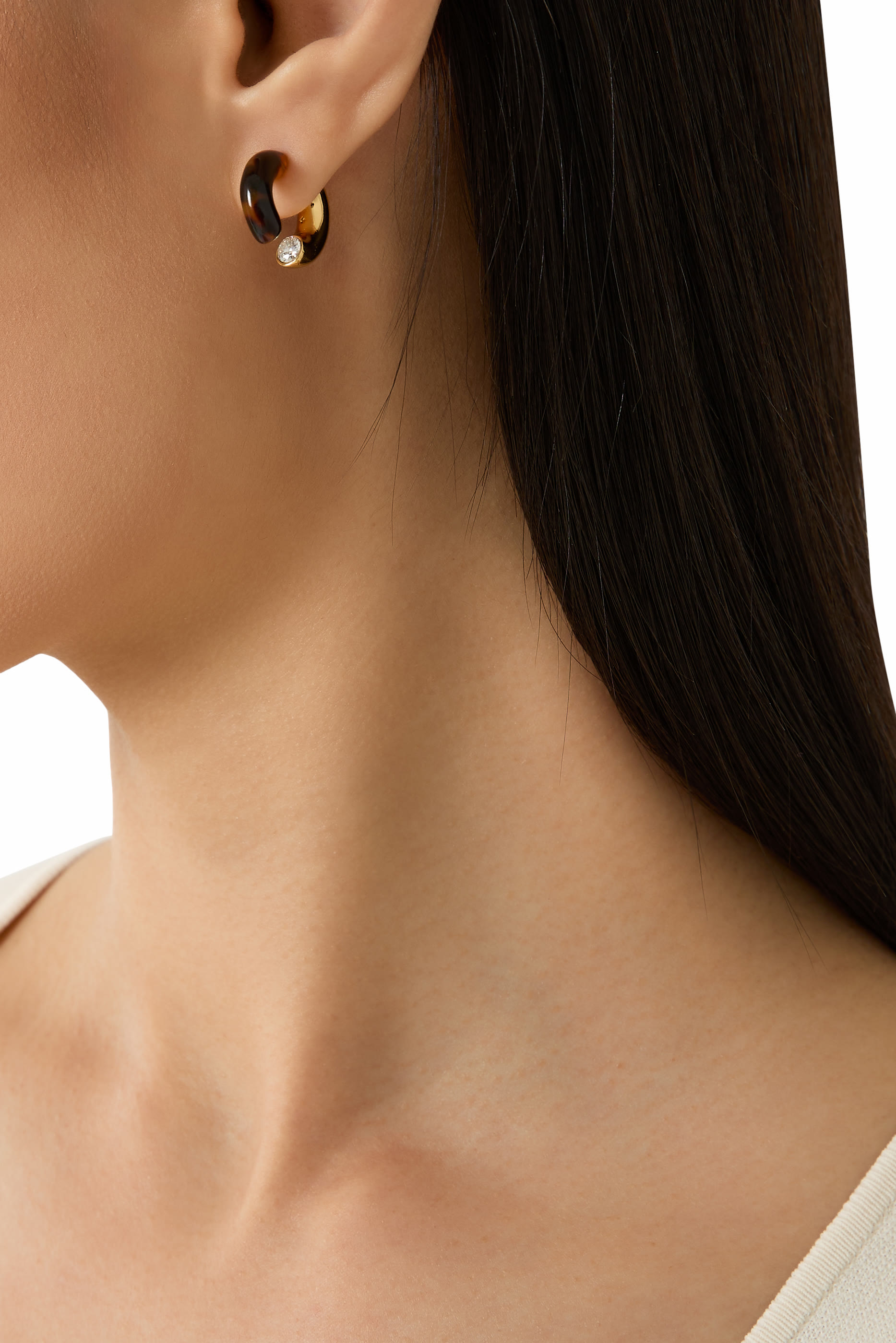 أقراط هاجي بتصميم متداخل، مشابك تيتانيوم وأسيتات وأحجار زركونيا مكعبة