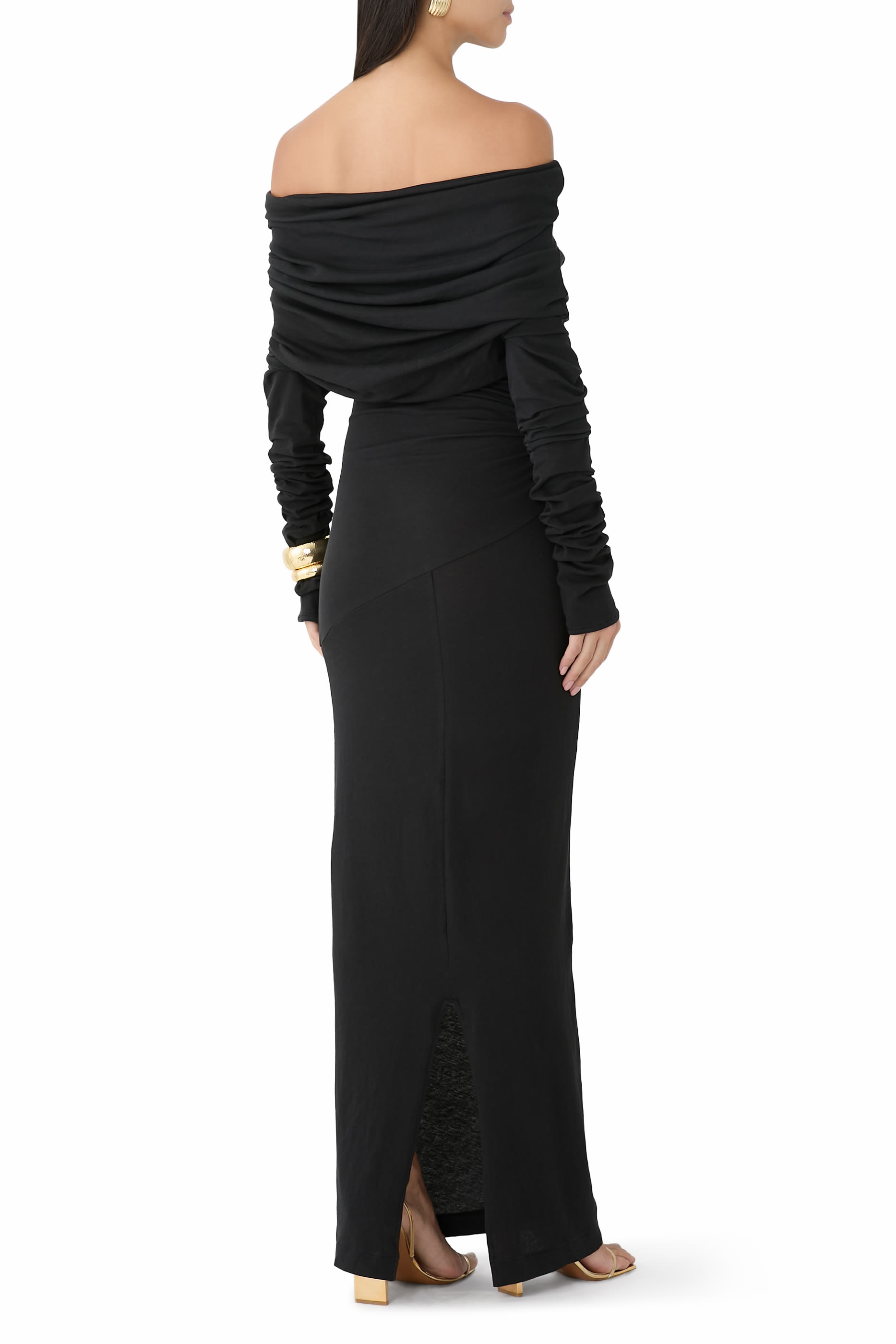 فستان بوند بأكتاف مكشوفة