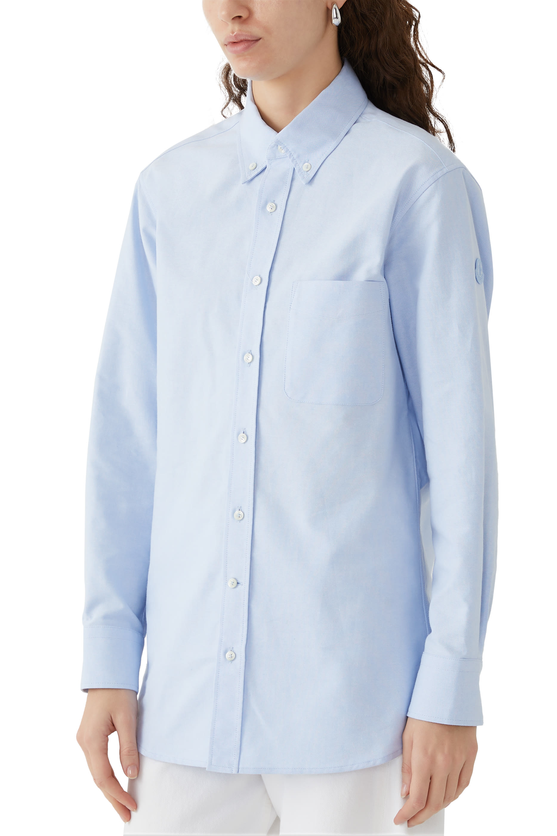 قميص بأكمام طويلة