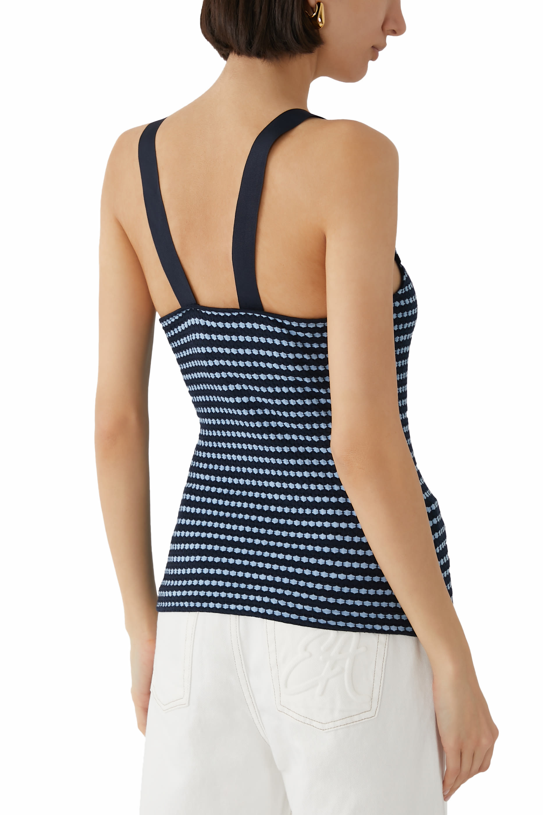 بلوزة بلا أكمام