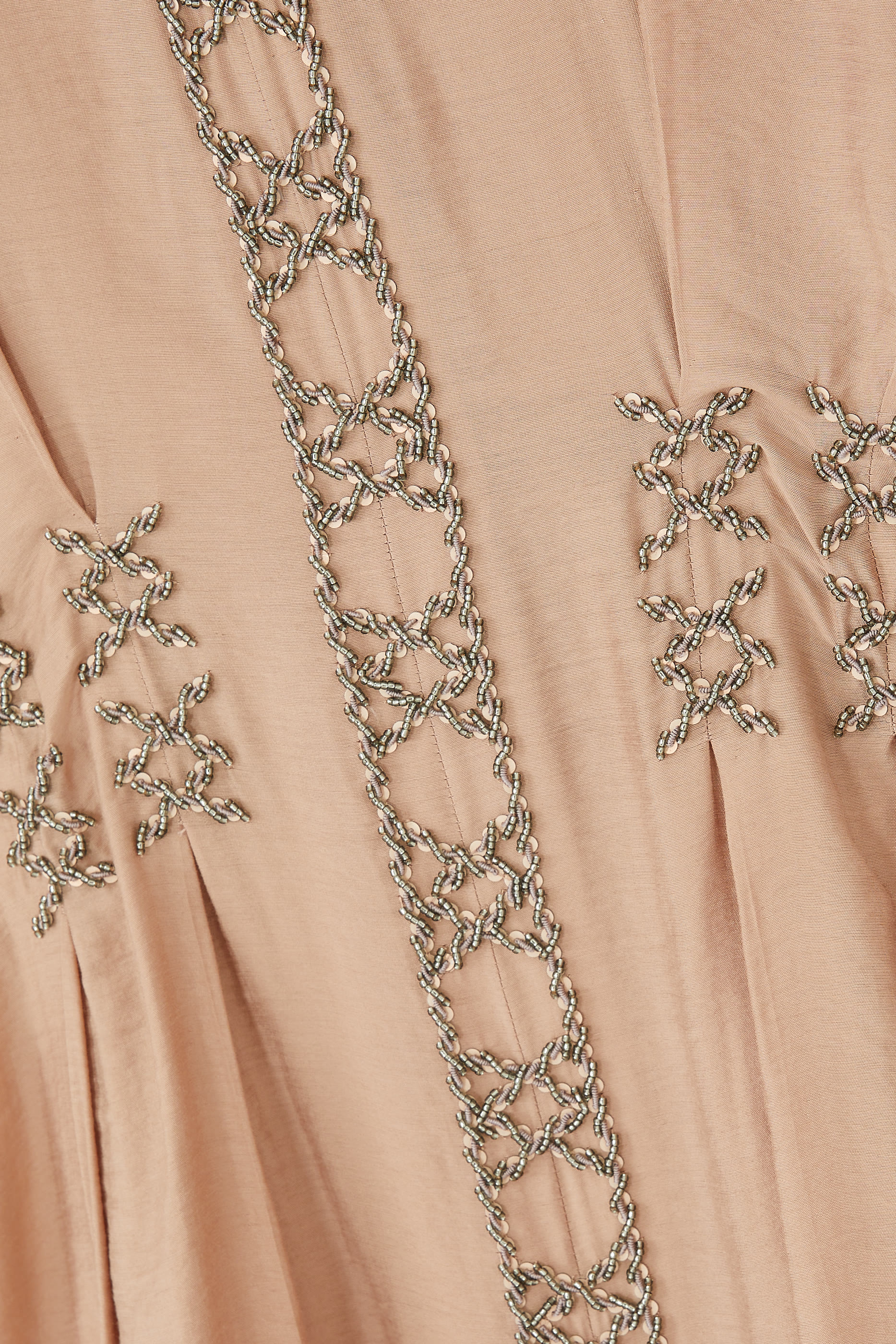 فستان مطرز للأطفال