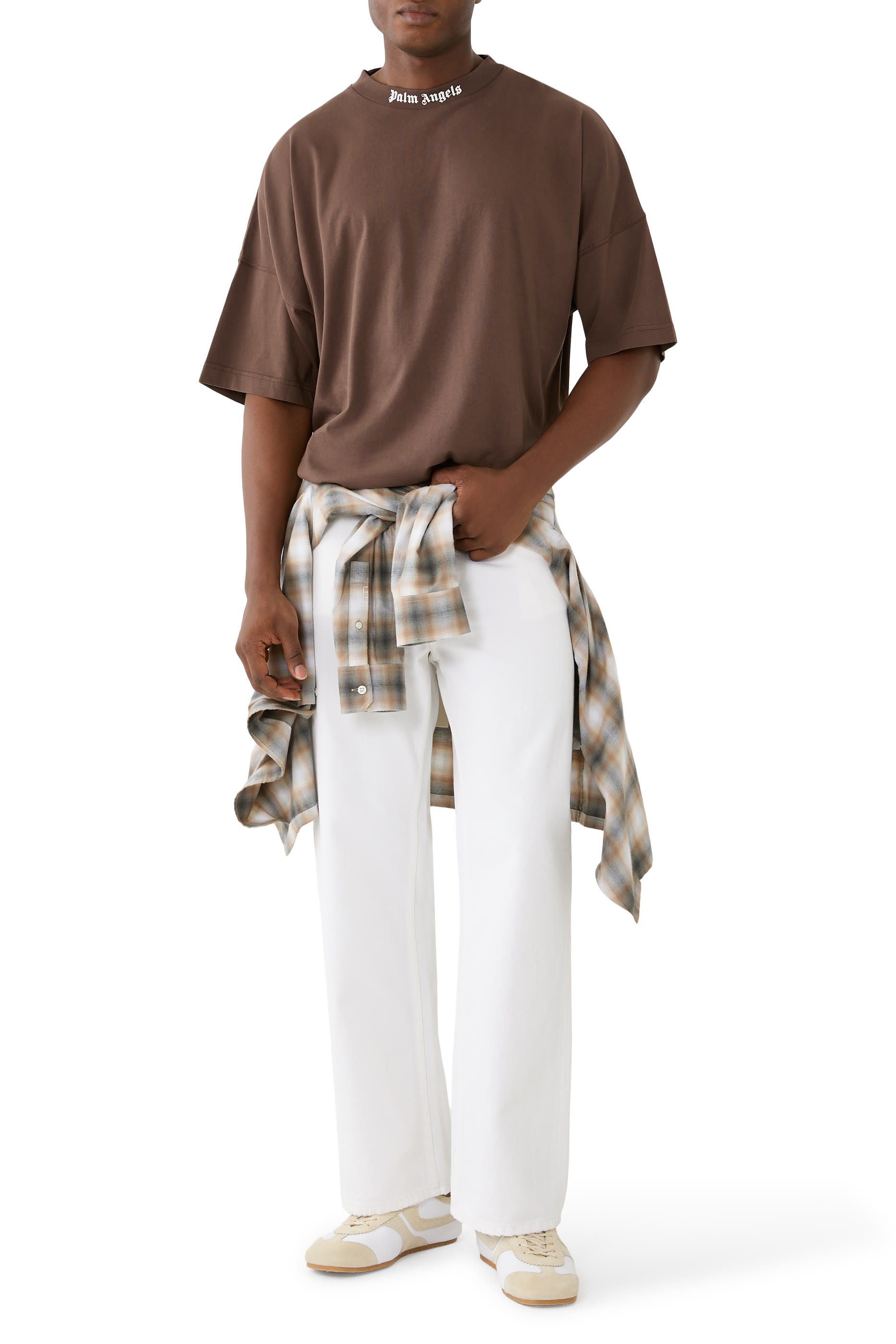 تيشيرت بشعار الماركة الكلاسيكي