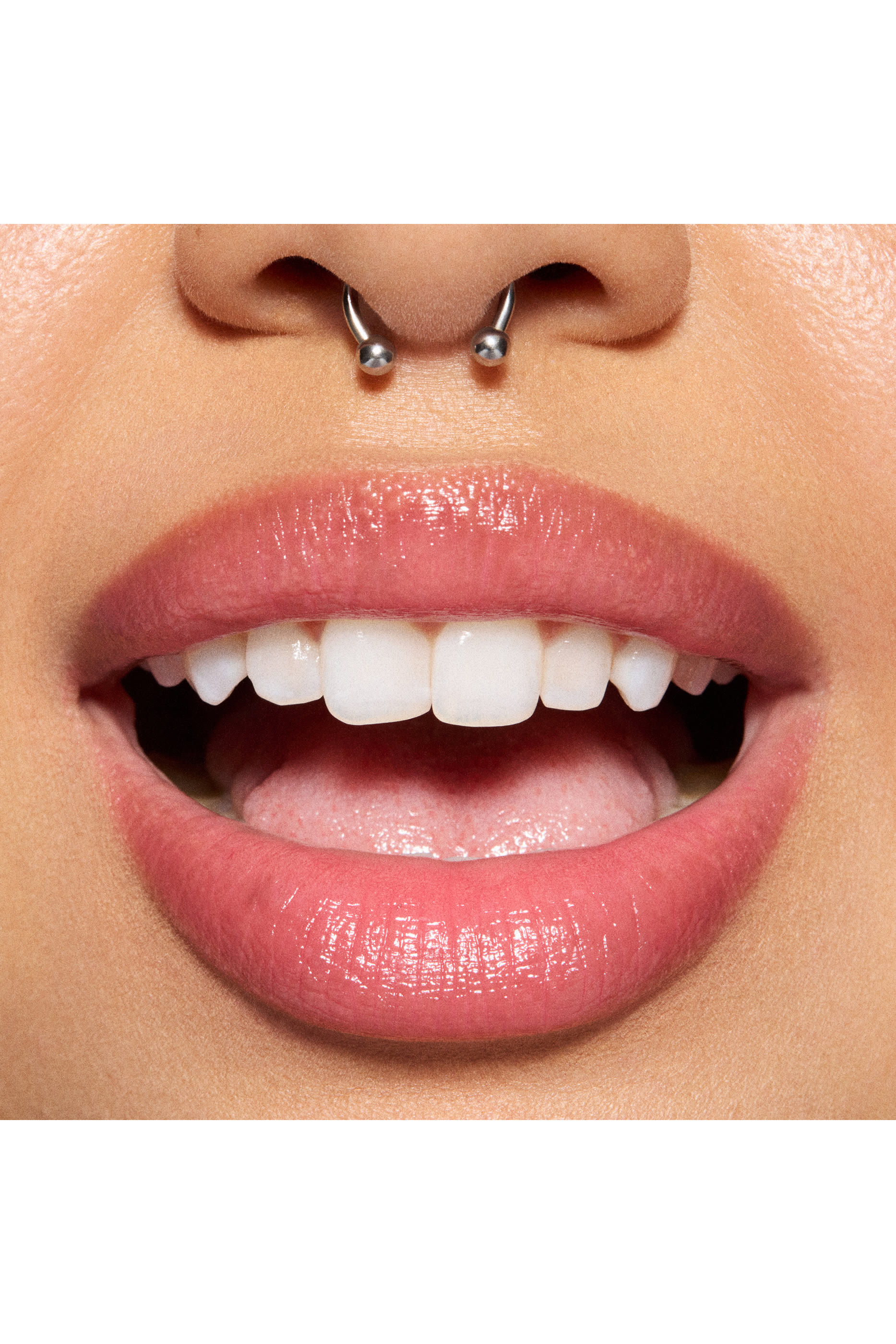 مرطب شفاه جلو بلاي من تشكيلة ميتامورفوزيس