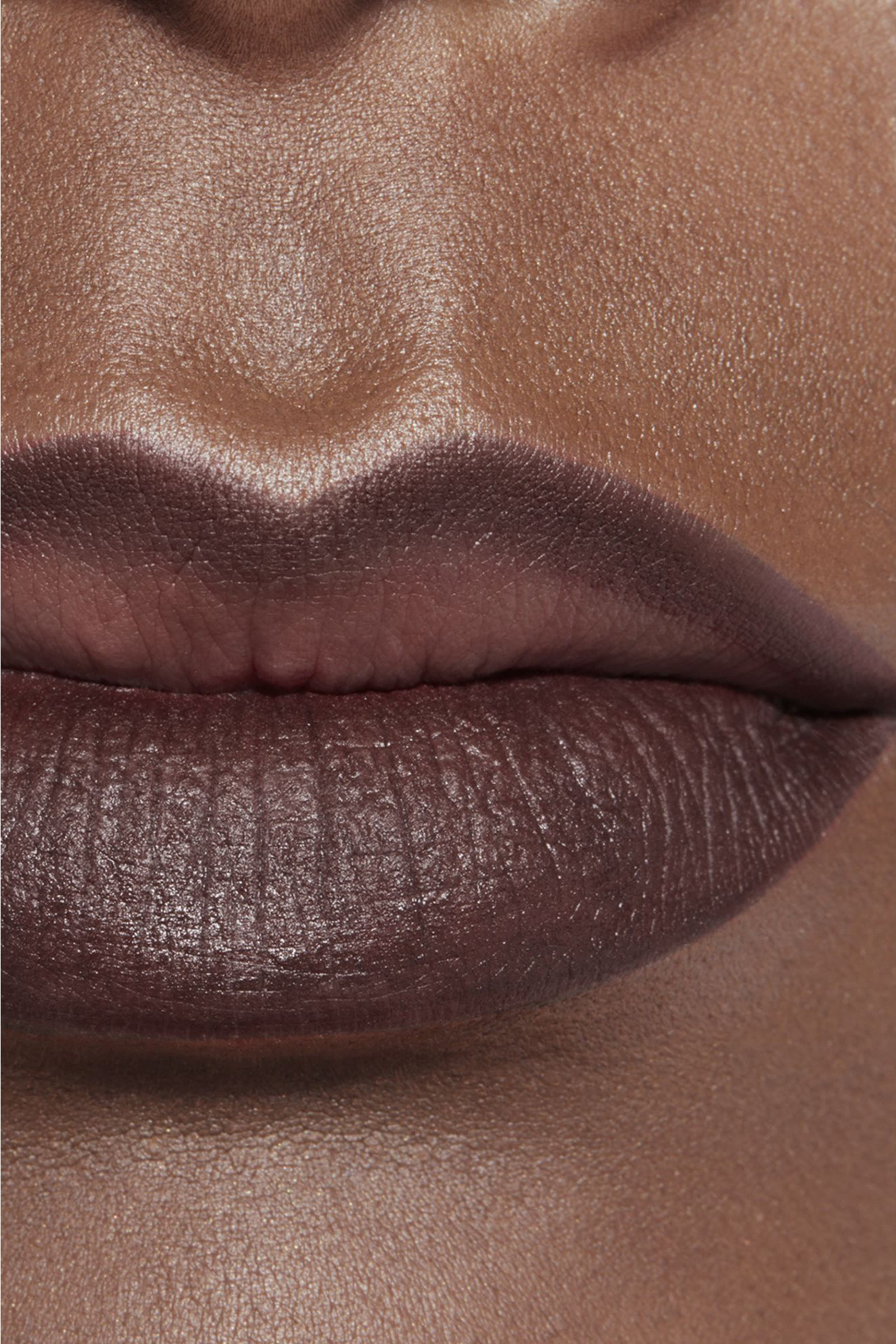 قلم شفاه Chanel Le Crayon L&egrave;vres يدوم طويلا