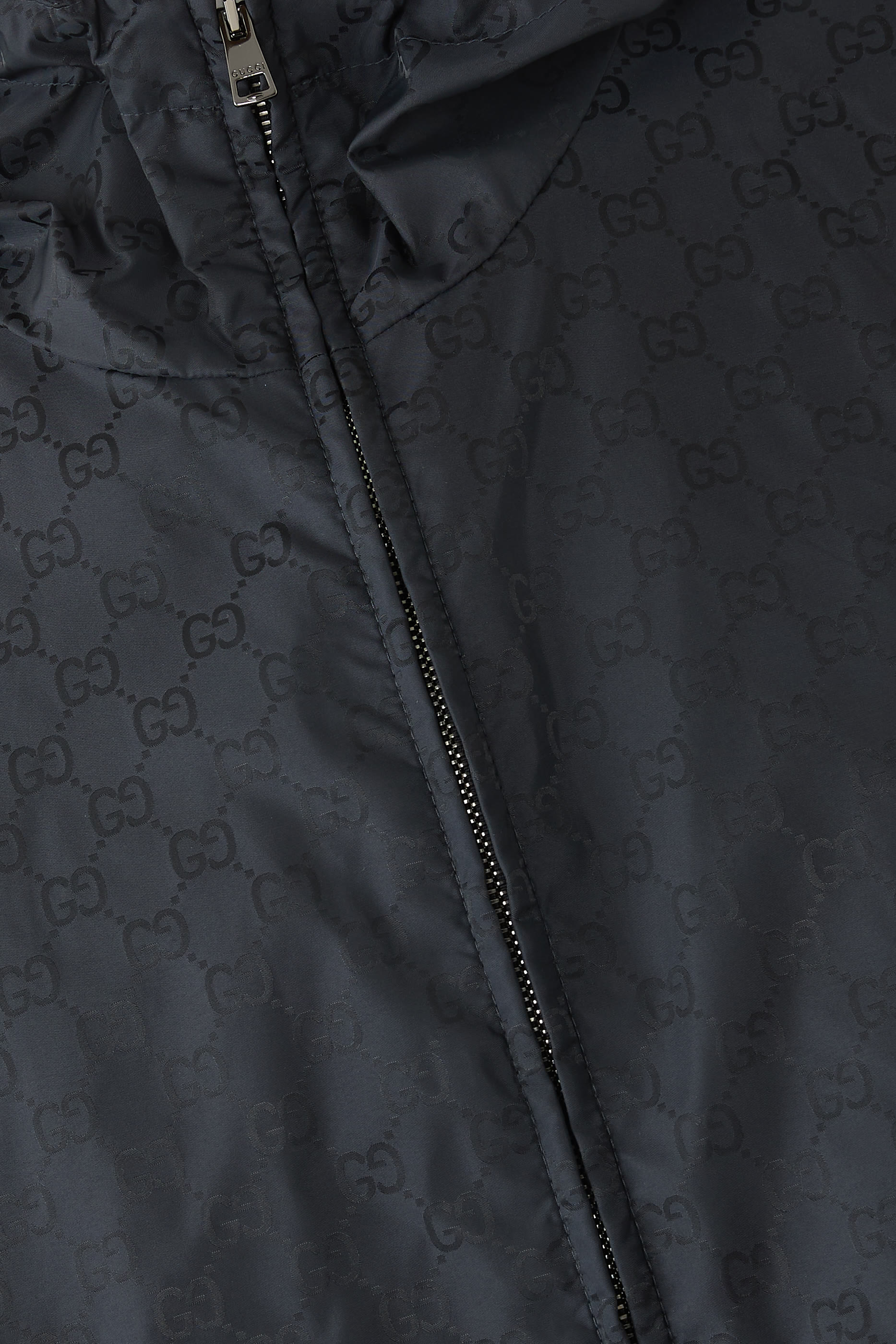 جاكيت بسحاب مزين بشعار الماركة نايلون