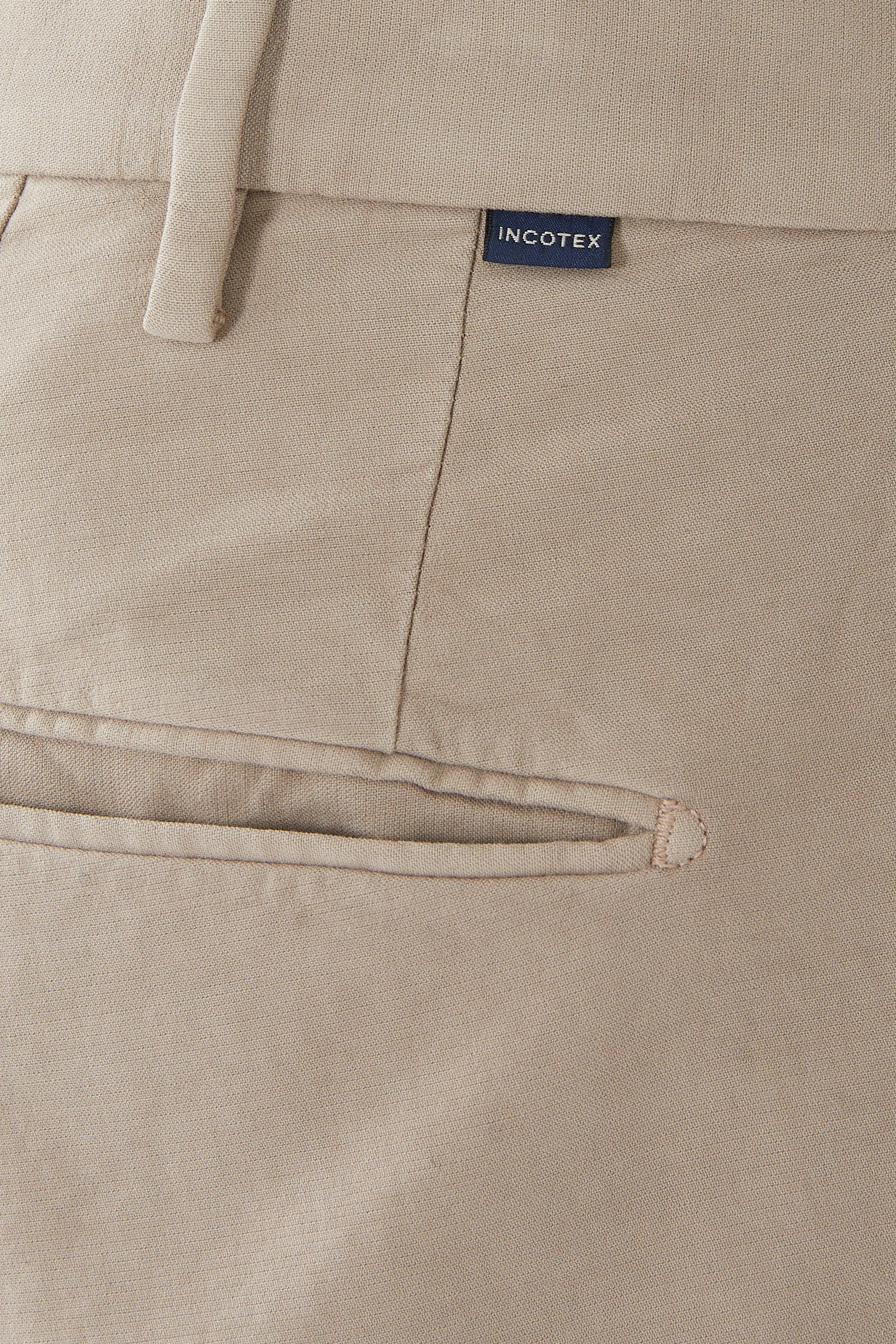 بنطال بقصة ضيقة