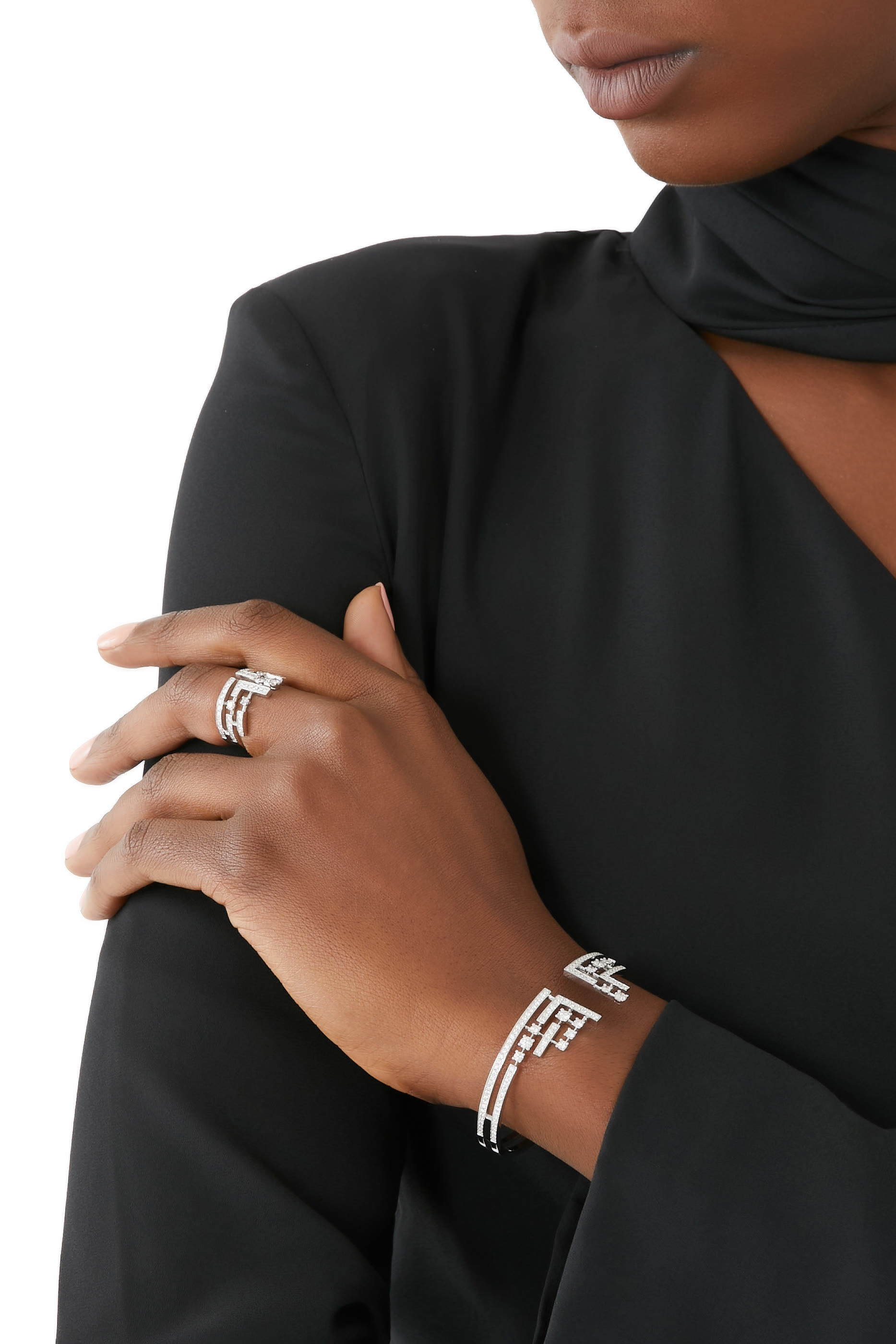 خاتم أفنيوز كراون مزبن كليا بالماس ذهب أبيض عيار 18