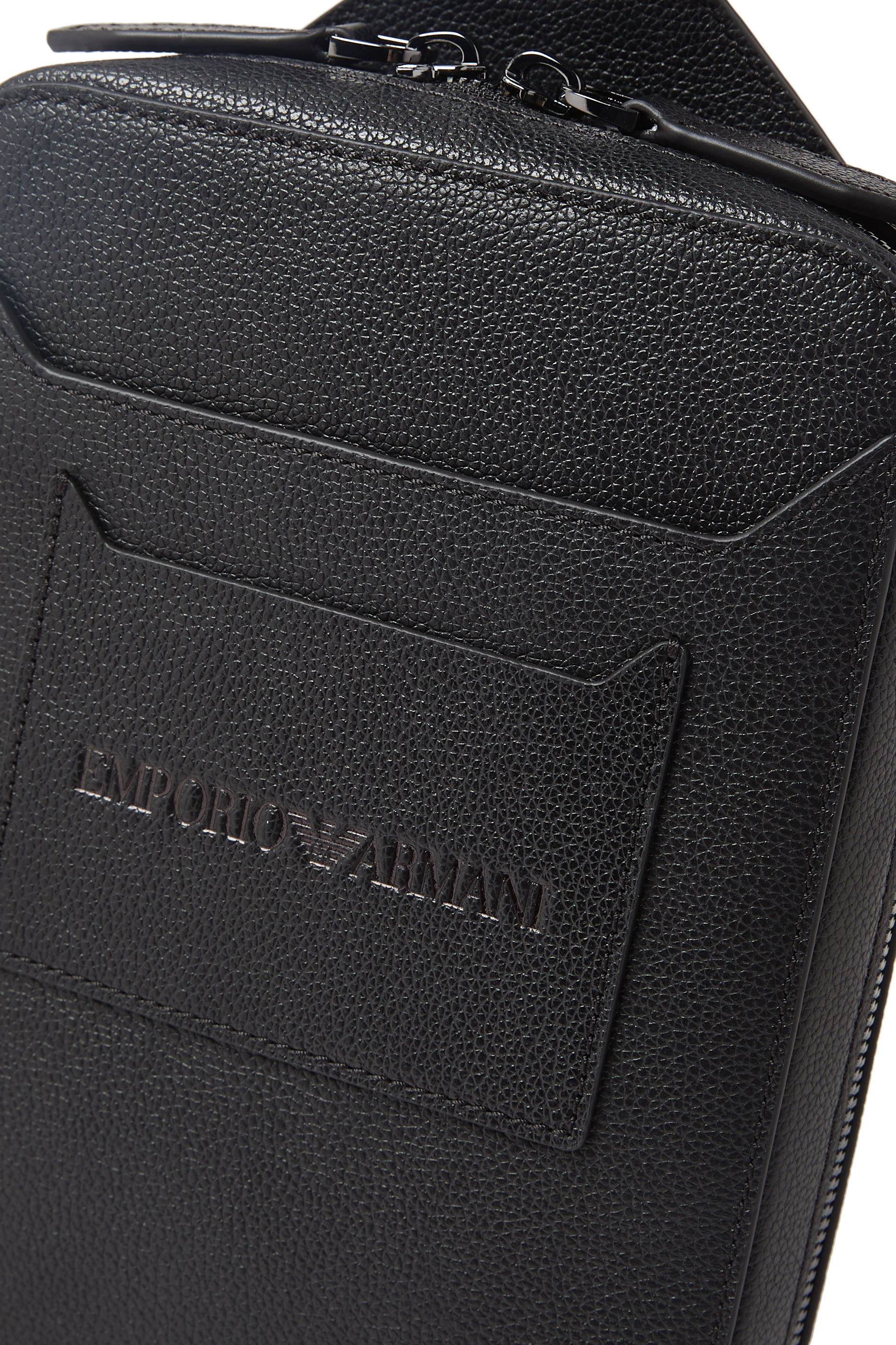 حقيبة كروس بودي صغيرة بشعار الماركة