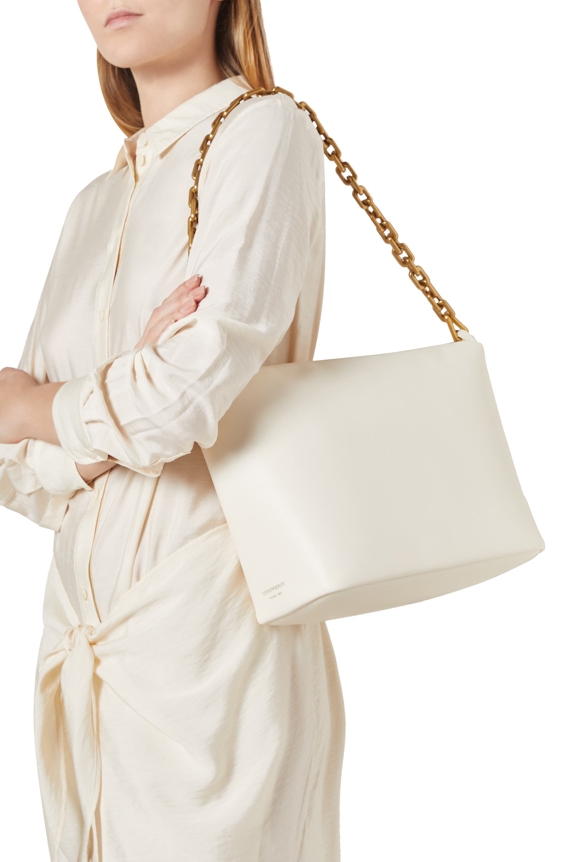 حقيبة هوبو متوسطة بسلسلة جلد