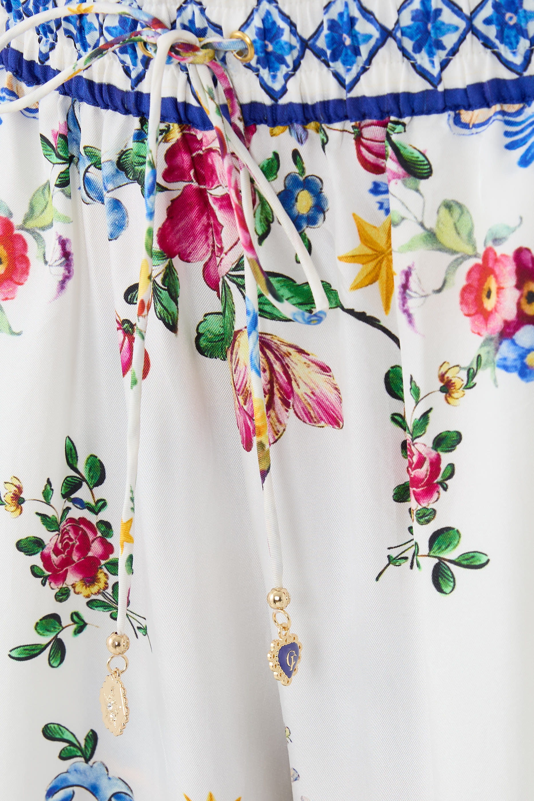 بنطال بقصة ساق مستقيمة