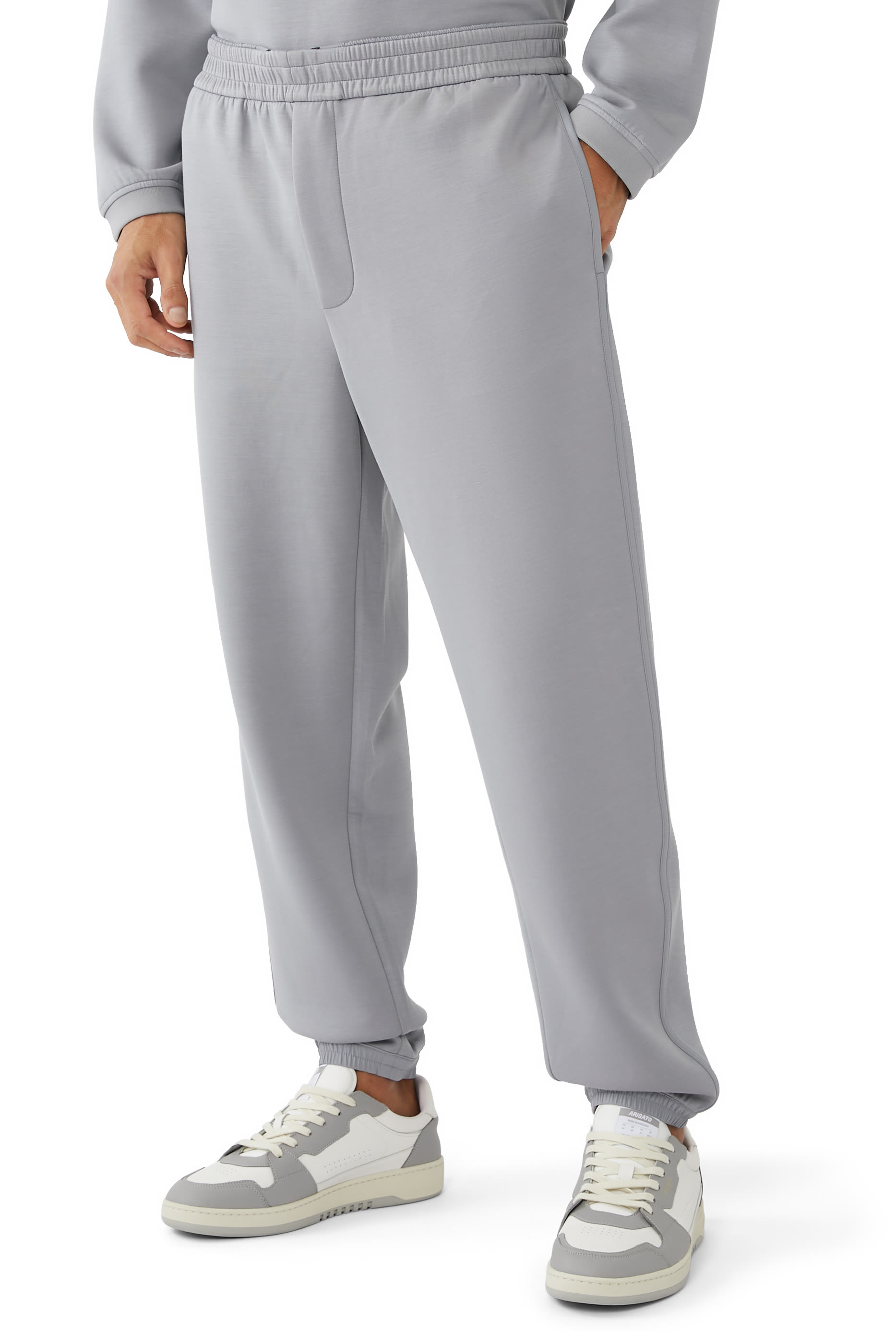 بنطال رياضي بتفاصيل شعار الماركة