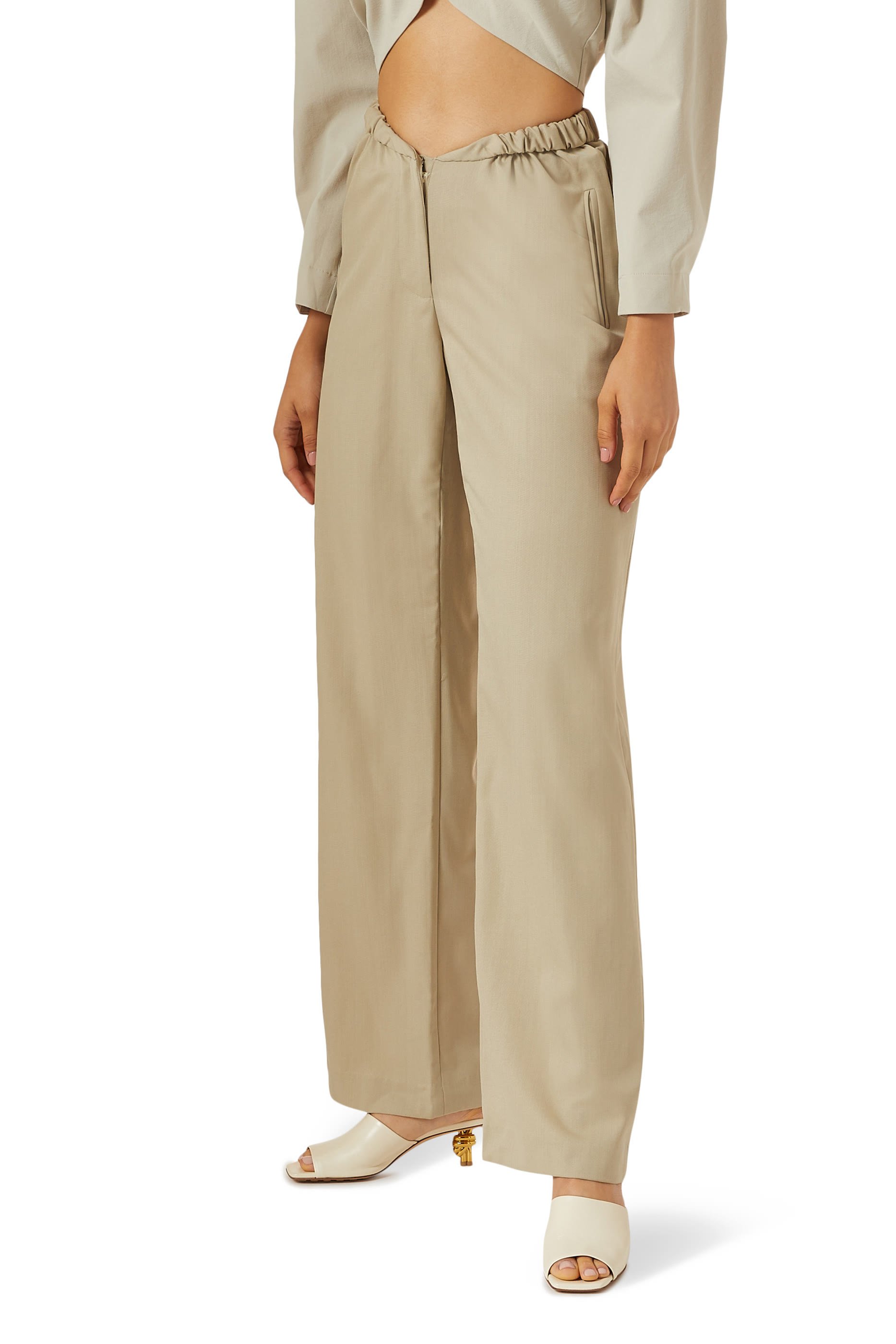 حذاء 45 مفتوح من الخلف بعقدة