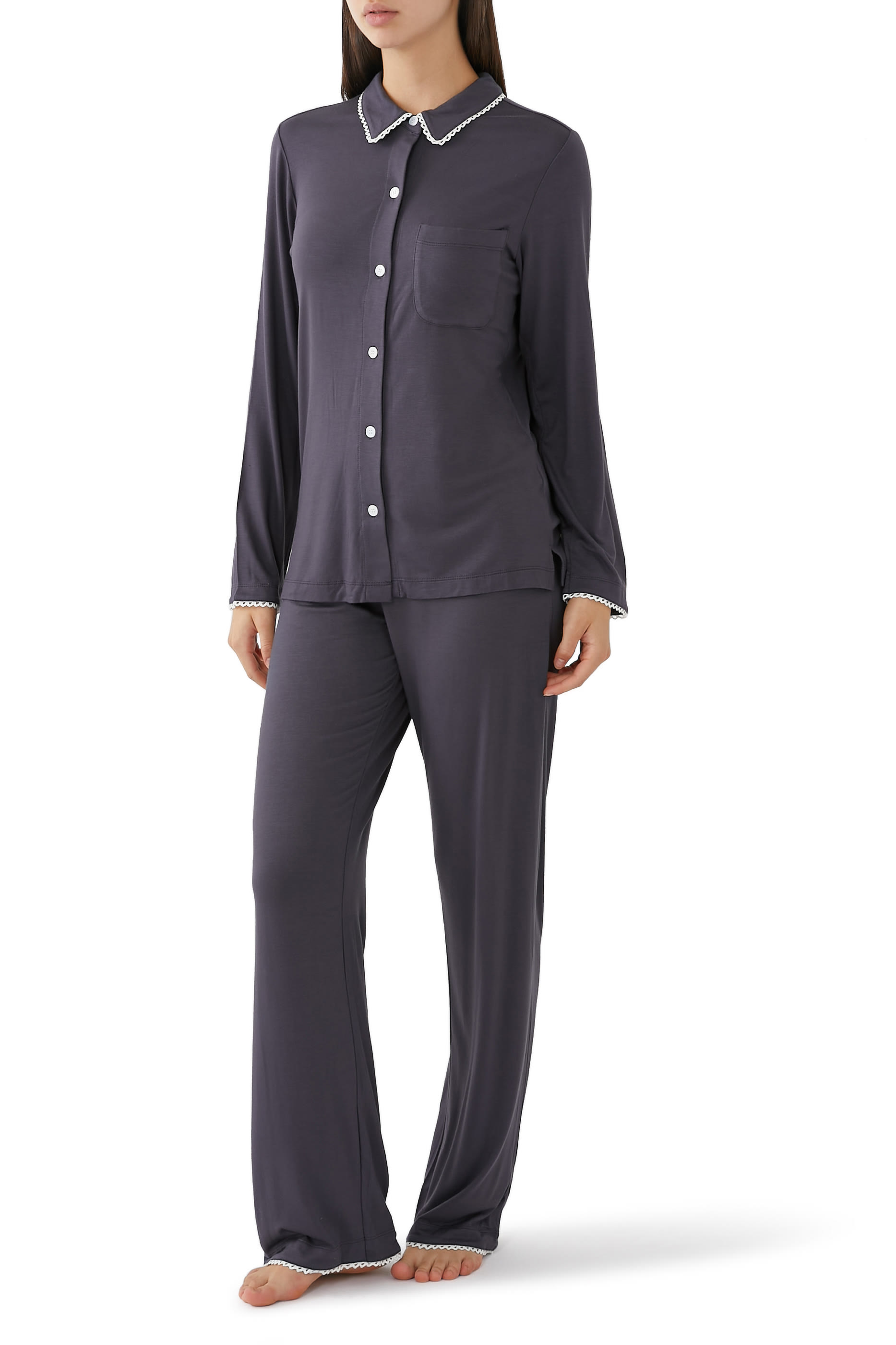 طقم بيجامة كلاسيكي بحواف محاكة جيرسيه