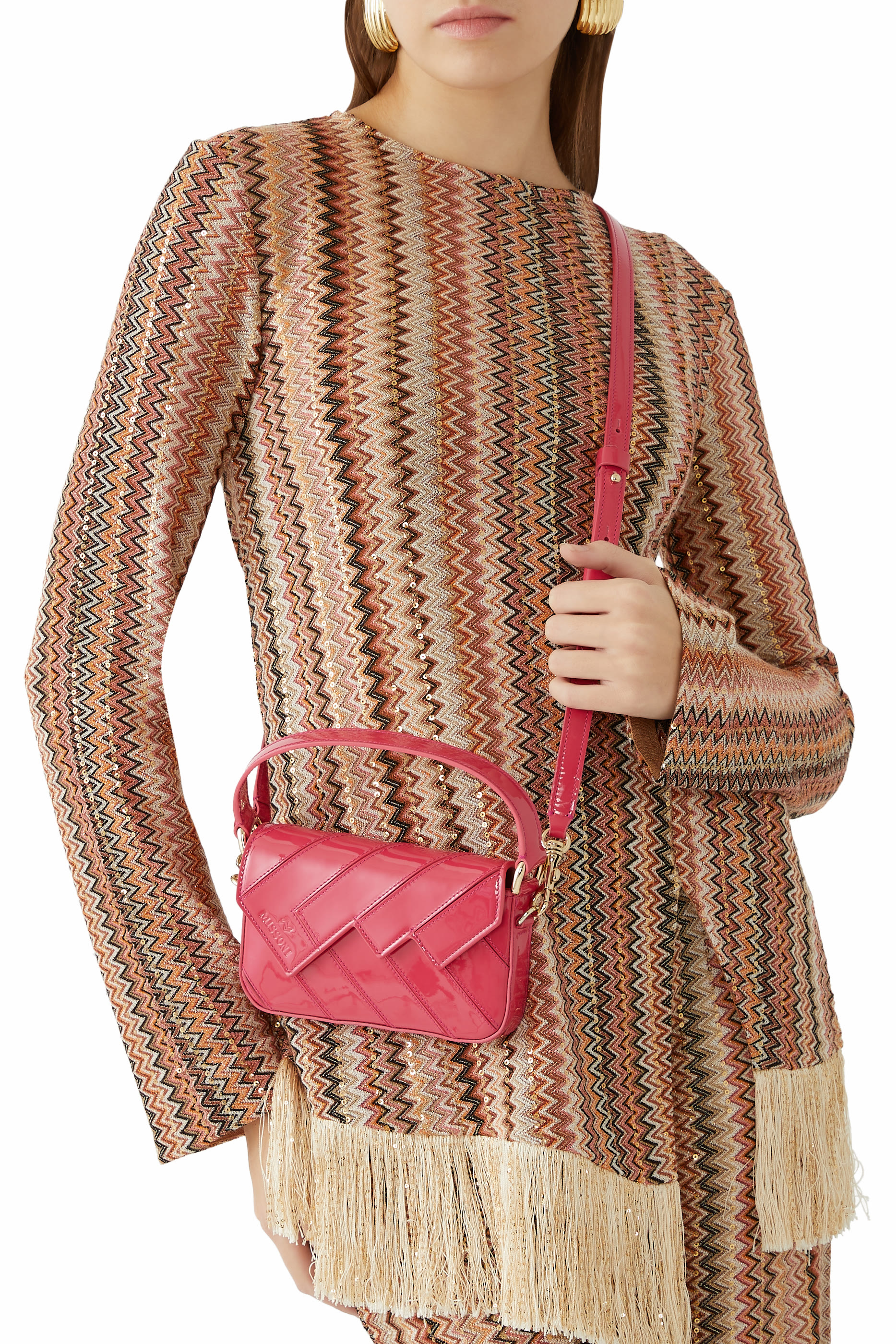 حقيبة كتف صغيرة جلد لامع بتصميم مموج