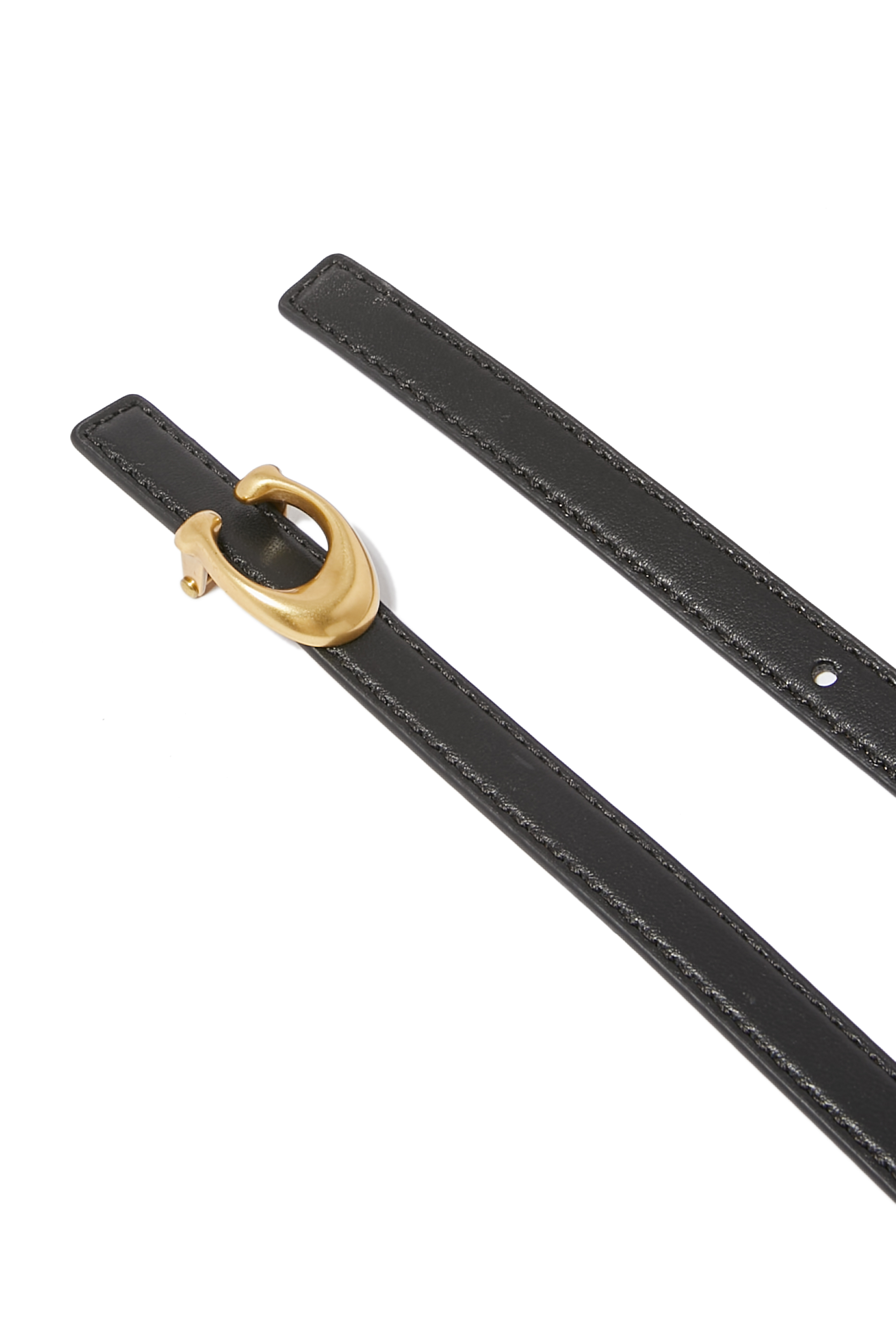 حزام بوجهين وإبزيم بشعار الماركة منحوت على شكل حرف C