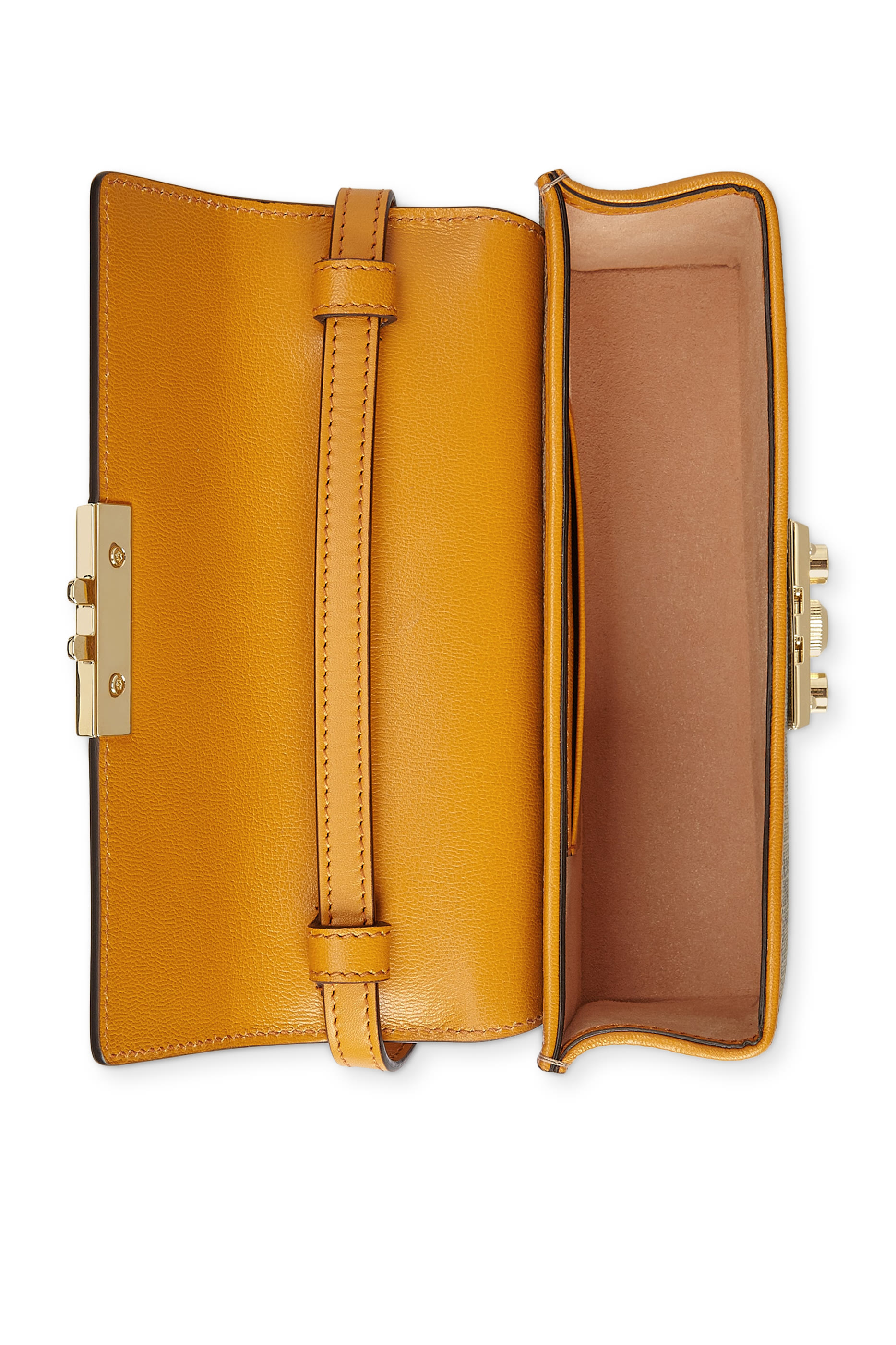 قبعة صغيرة بقفل