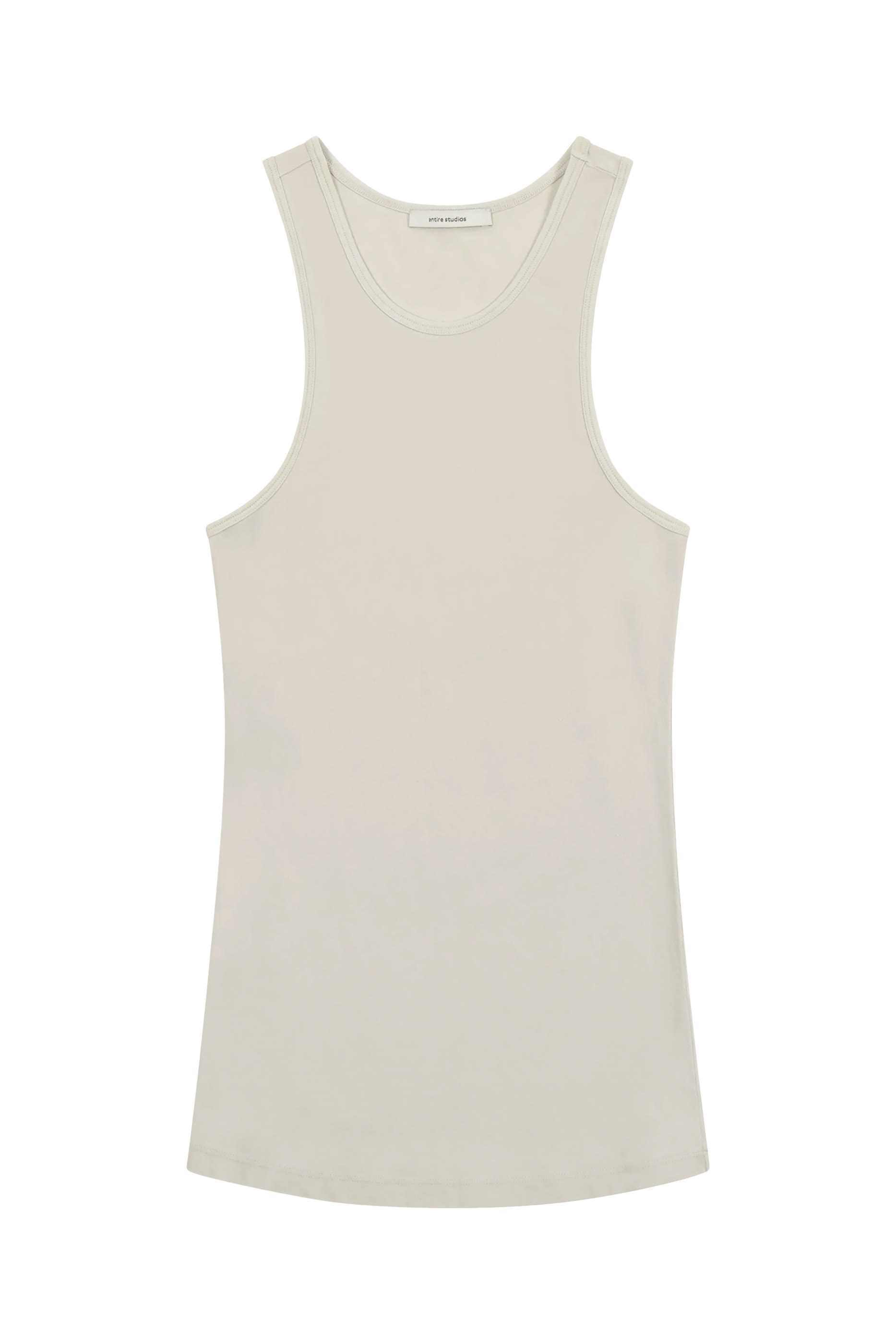 بلوزة بلا أكمام بقصة ضيقة