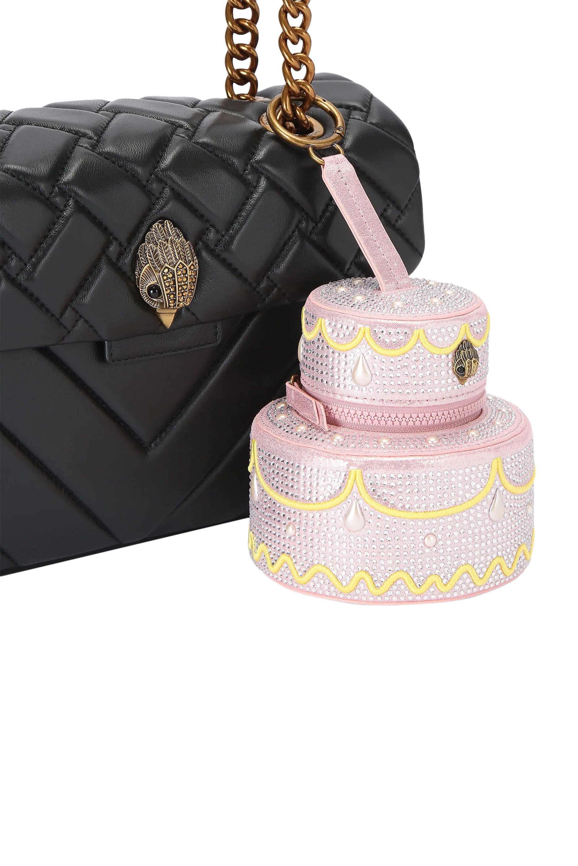 حلية صغيرة بتصميم كعكة