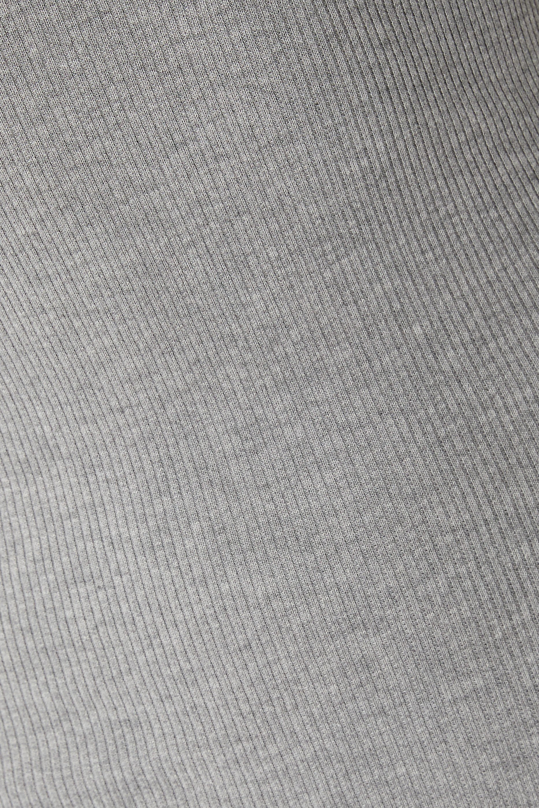 فستان طويل بياقة مربعة