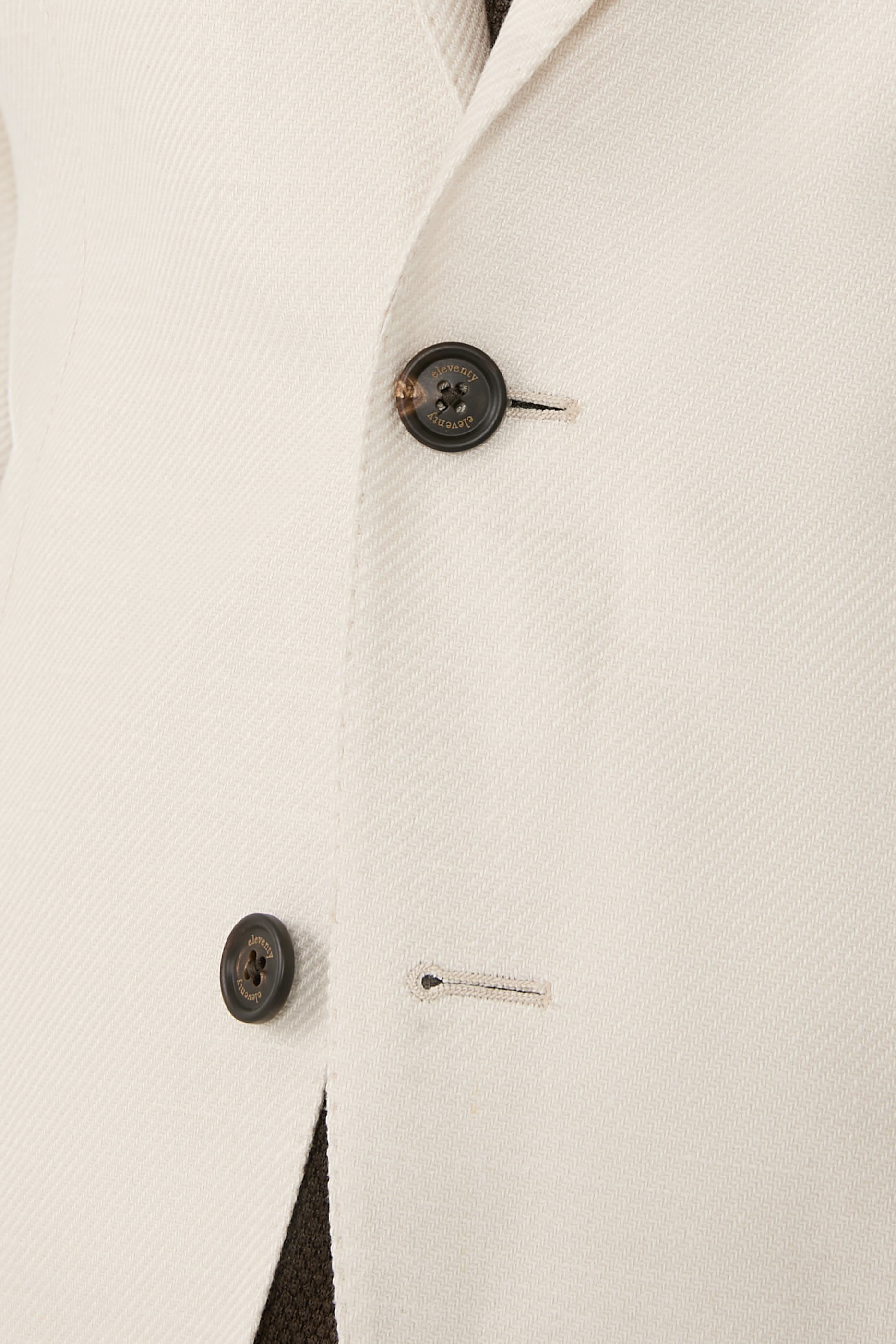 جاكيت بصف أزرار حرير