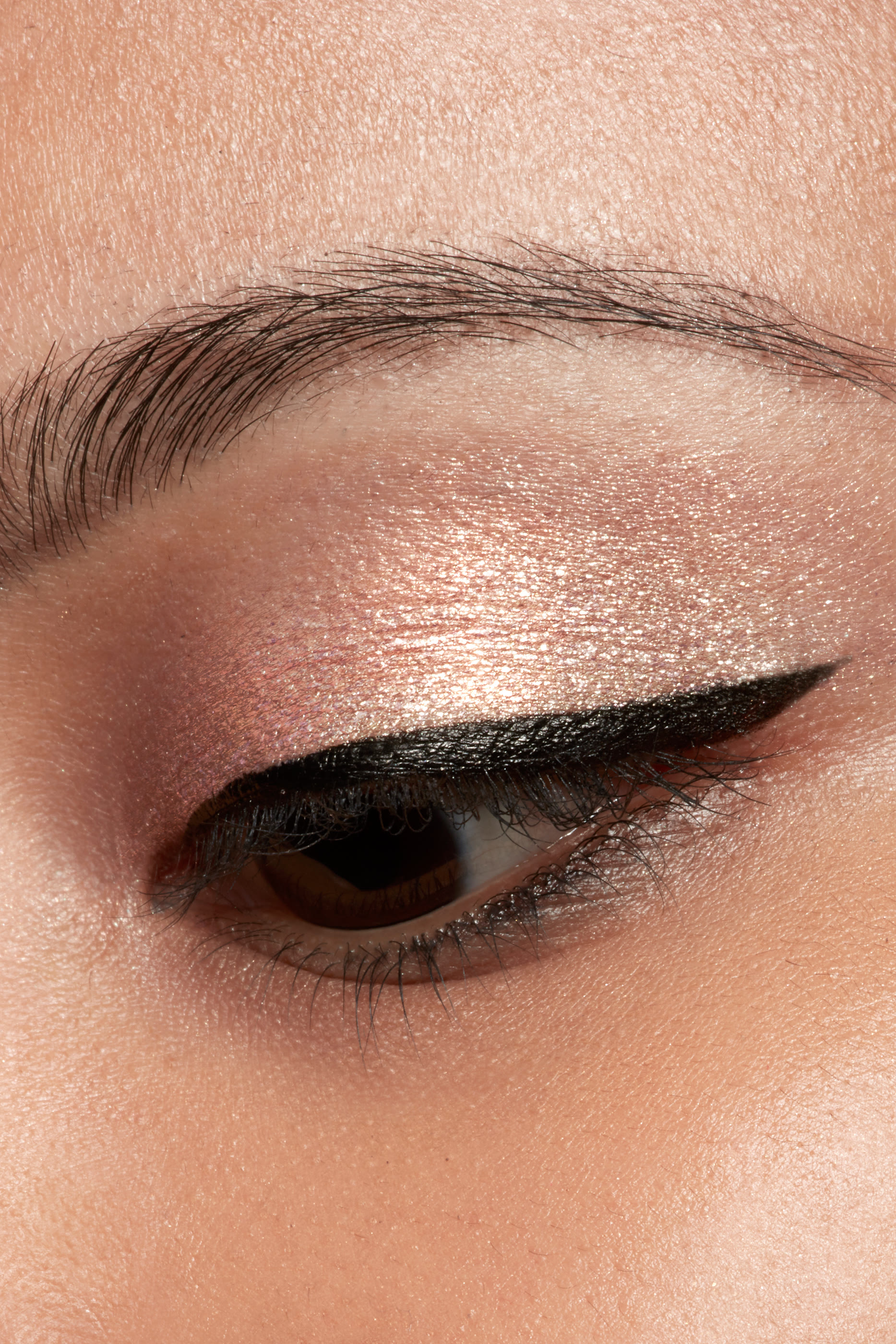 ظل عيون سائل شيمر اند جلو