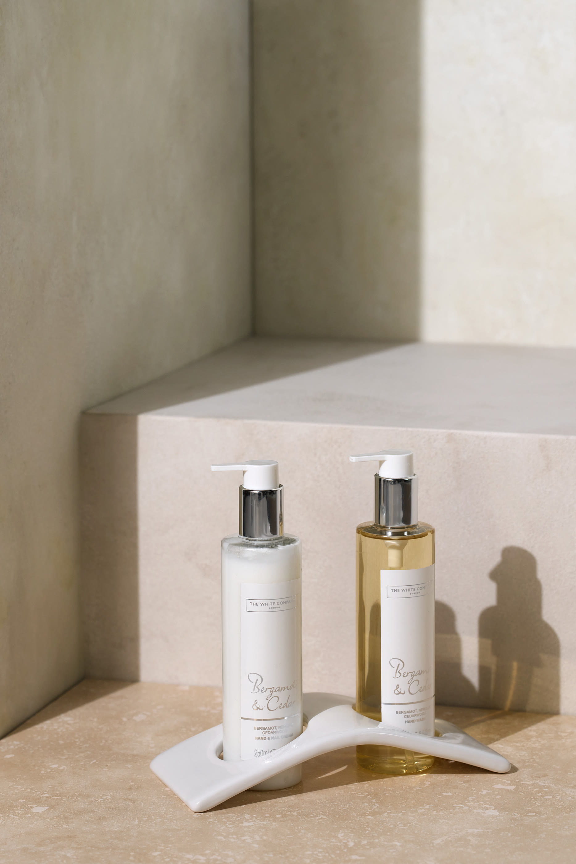 حامل قارورات مقوس مورستون