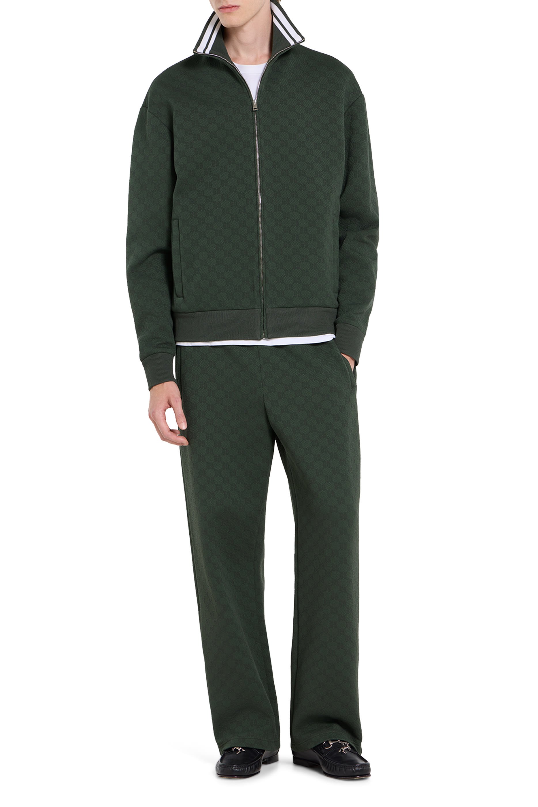 جاكيت بسحاب وشعار الماركة جيرسيه معالج 