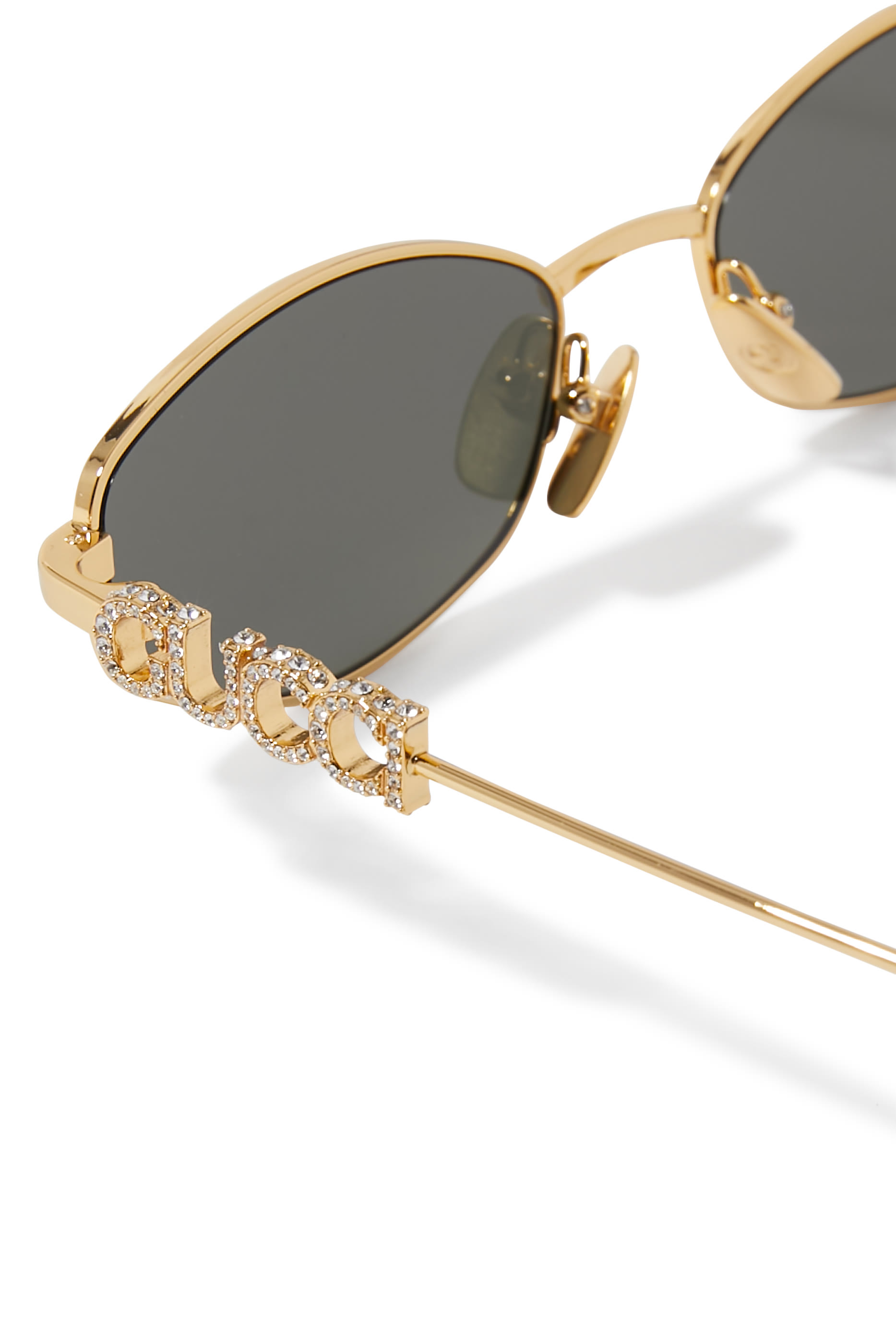 نظارة شمسية بإطار بتصميم بيضوي