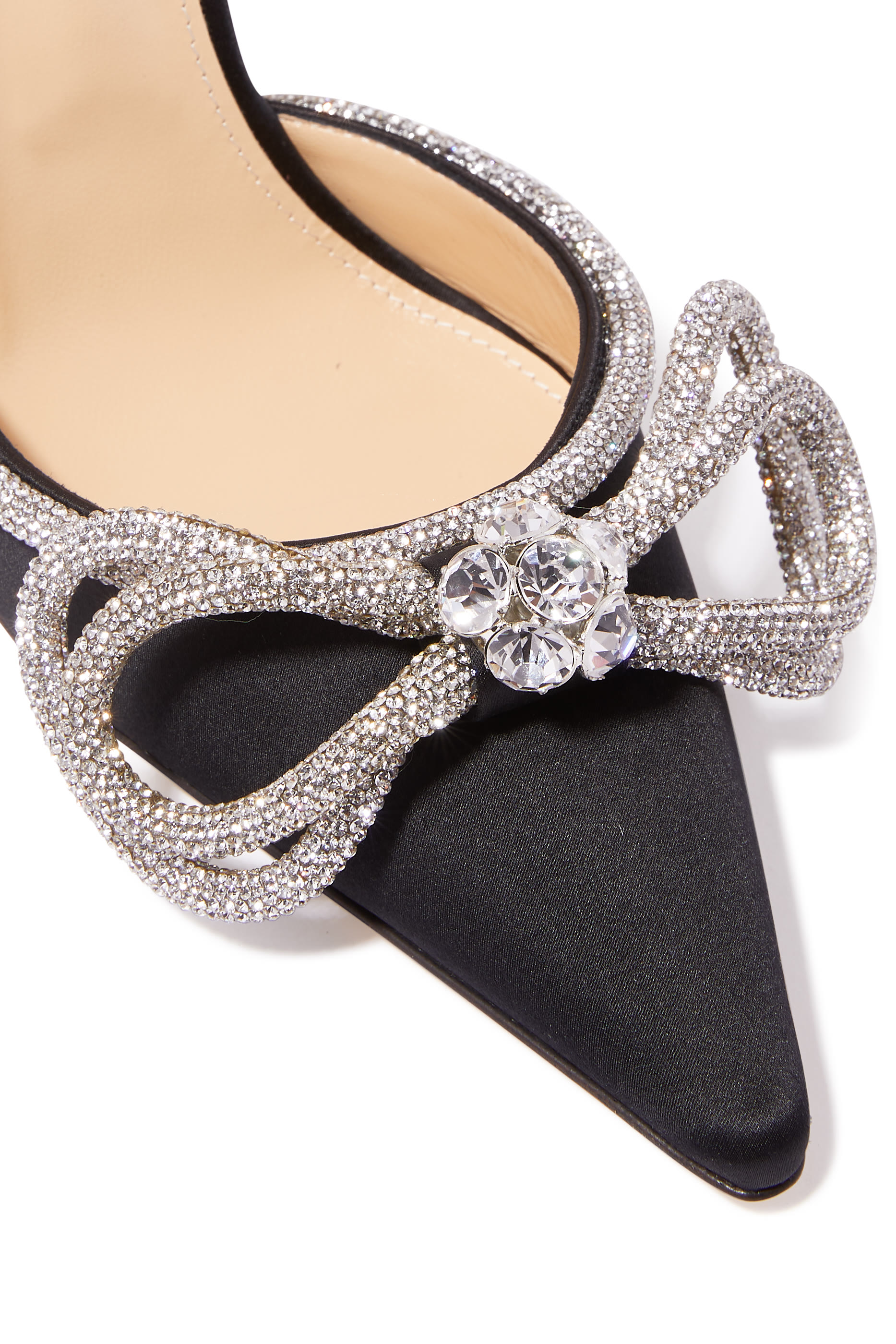 حذاء كلاسيك مرصع بالكريستال