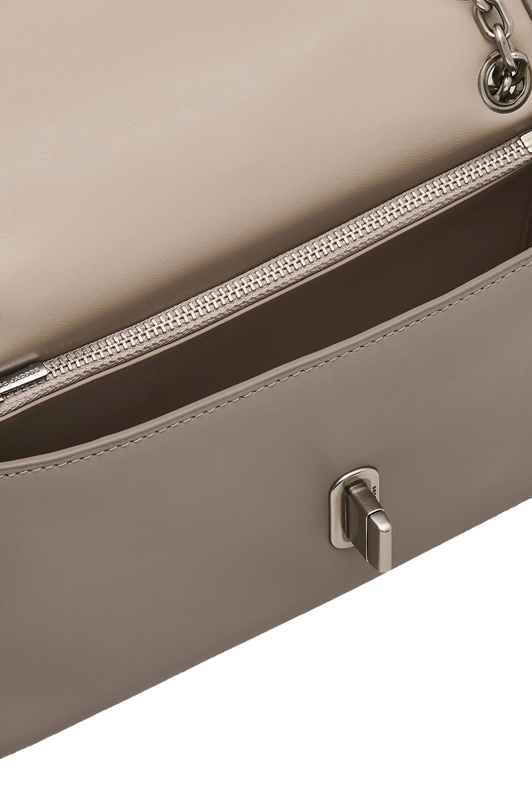 حقيبة صغيرة بحمالة سلسلة مزدوجة