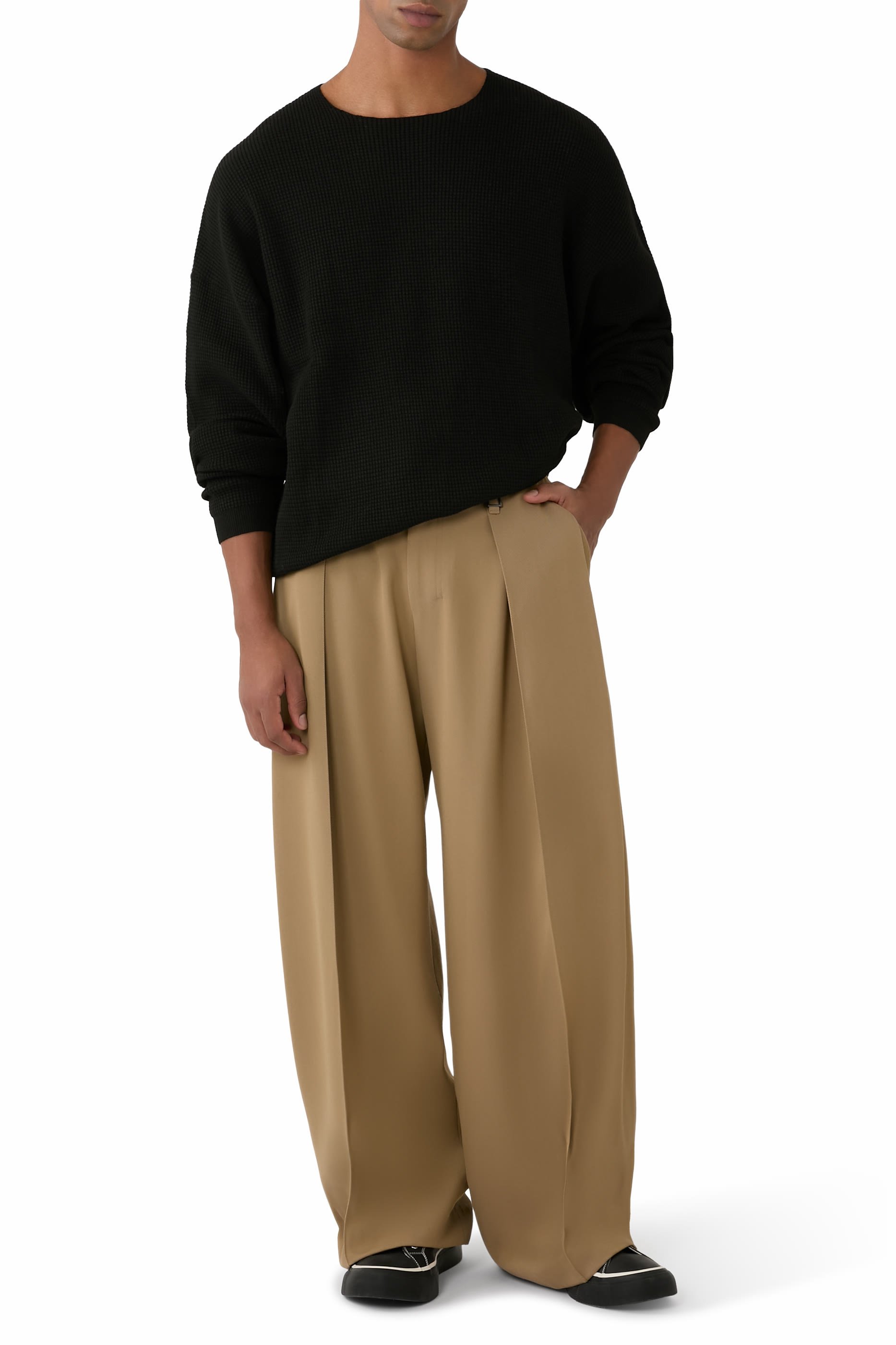 كنزة ناينتيز بياقة ضيقة وشعار الماركة نسيج متشابك