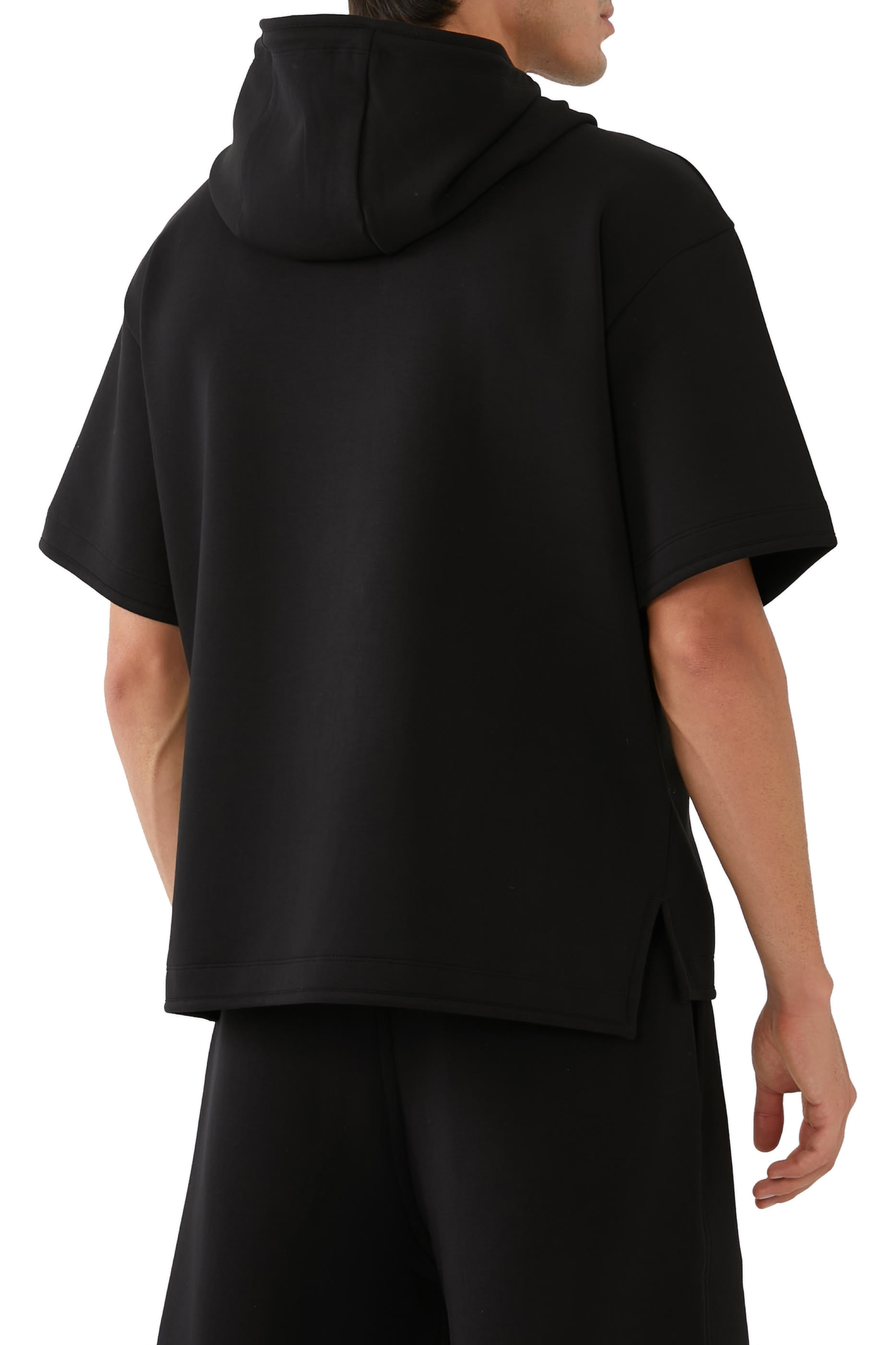 سويت شيرت بشعار الماركة بحجم صغير