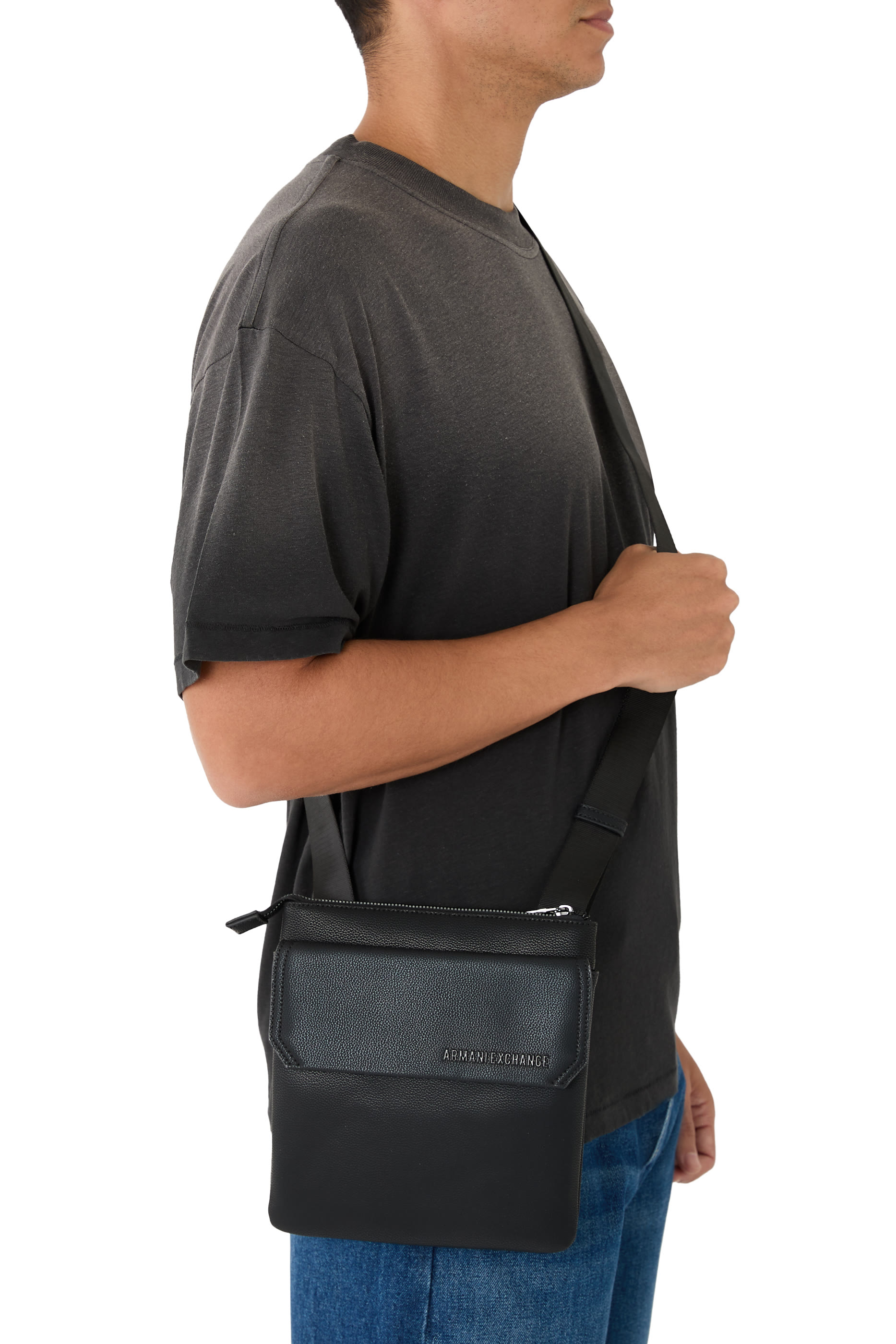 حقيبة كروس بودي بشعار الماركة