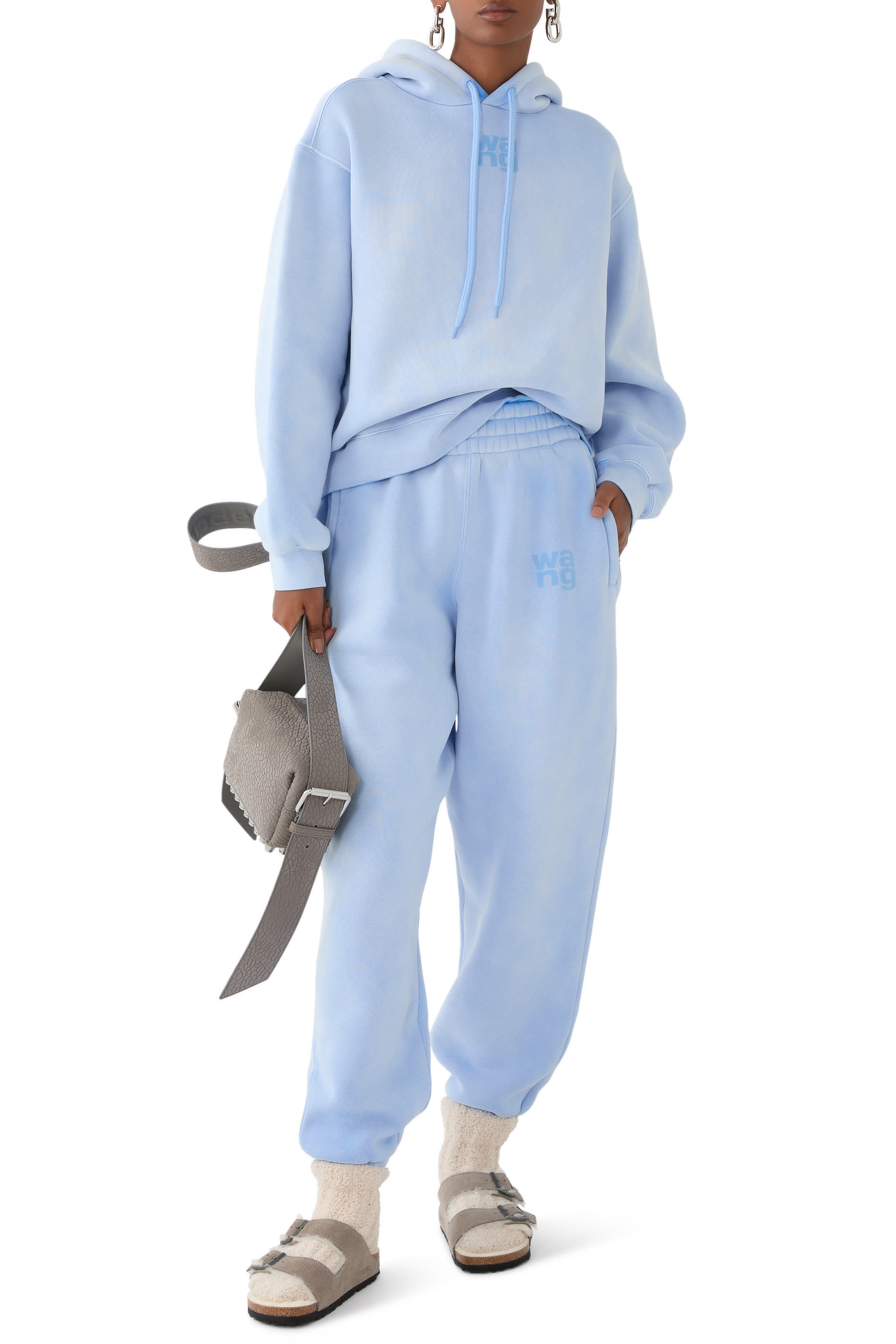 هودي بشعار الماركة بتصميم منفوخ