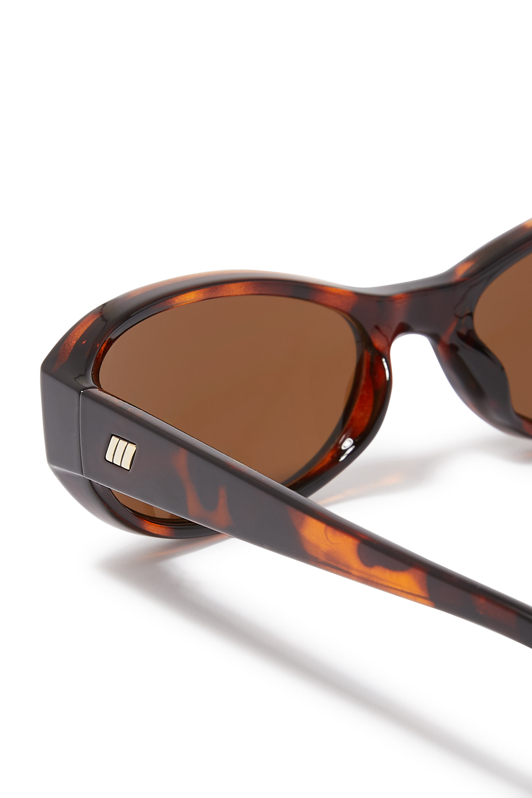 نظارة شمسية دونت تشا بتصميم بيضاوي