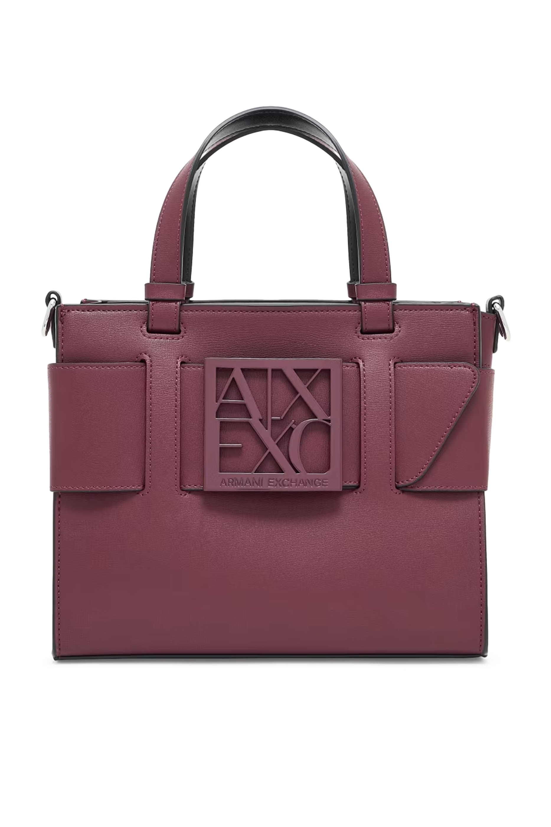 حقيبة يد مزينة بشعار الماركة