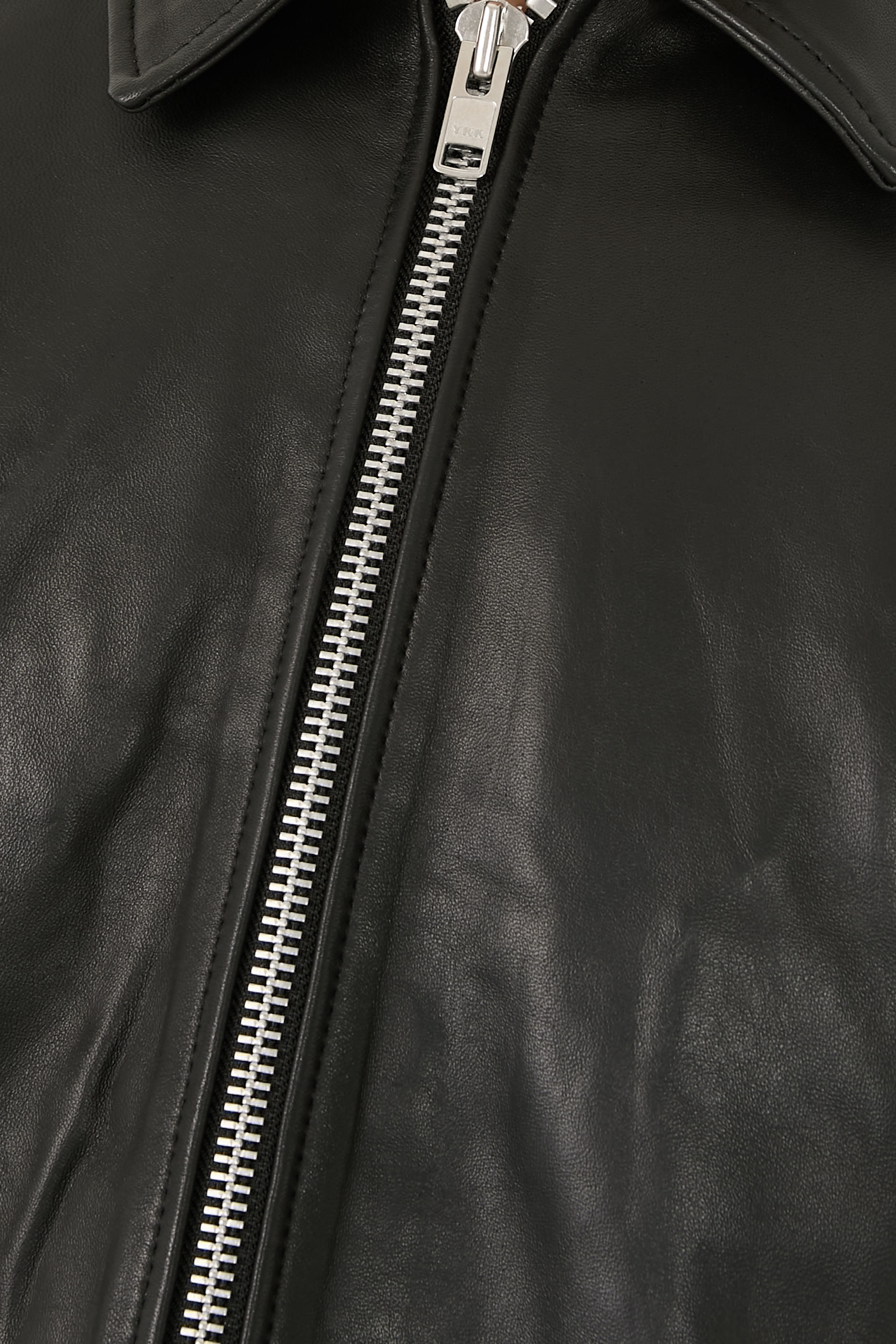 جاكيت جلد قصيرة