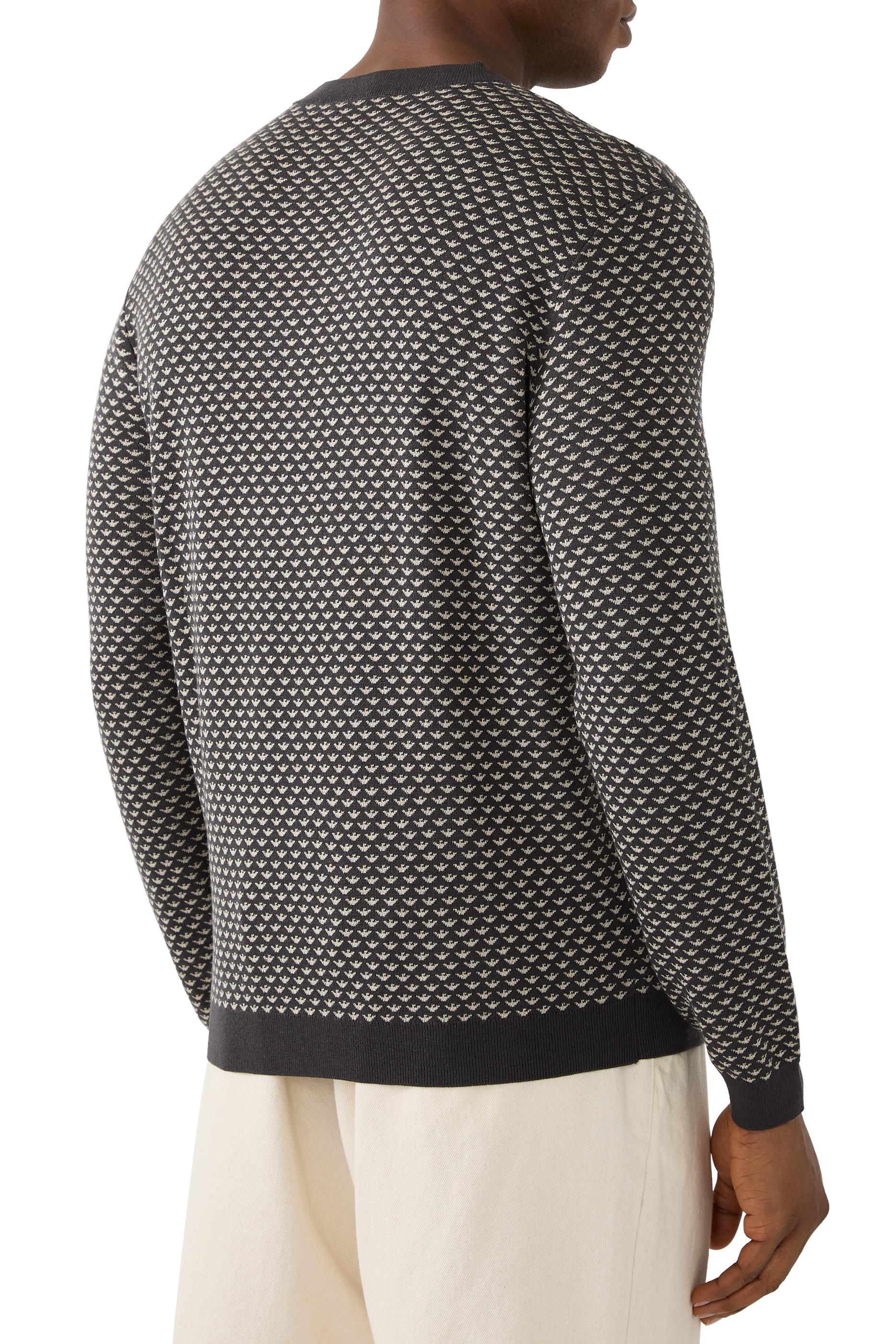 كنزة بشعار الماركة بالكاما جاكار