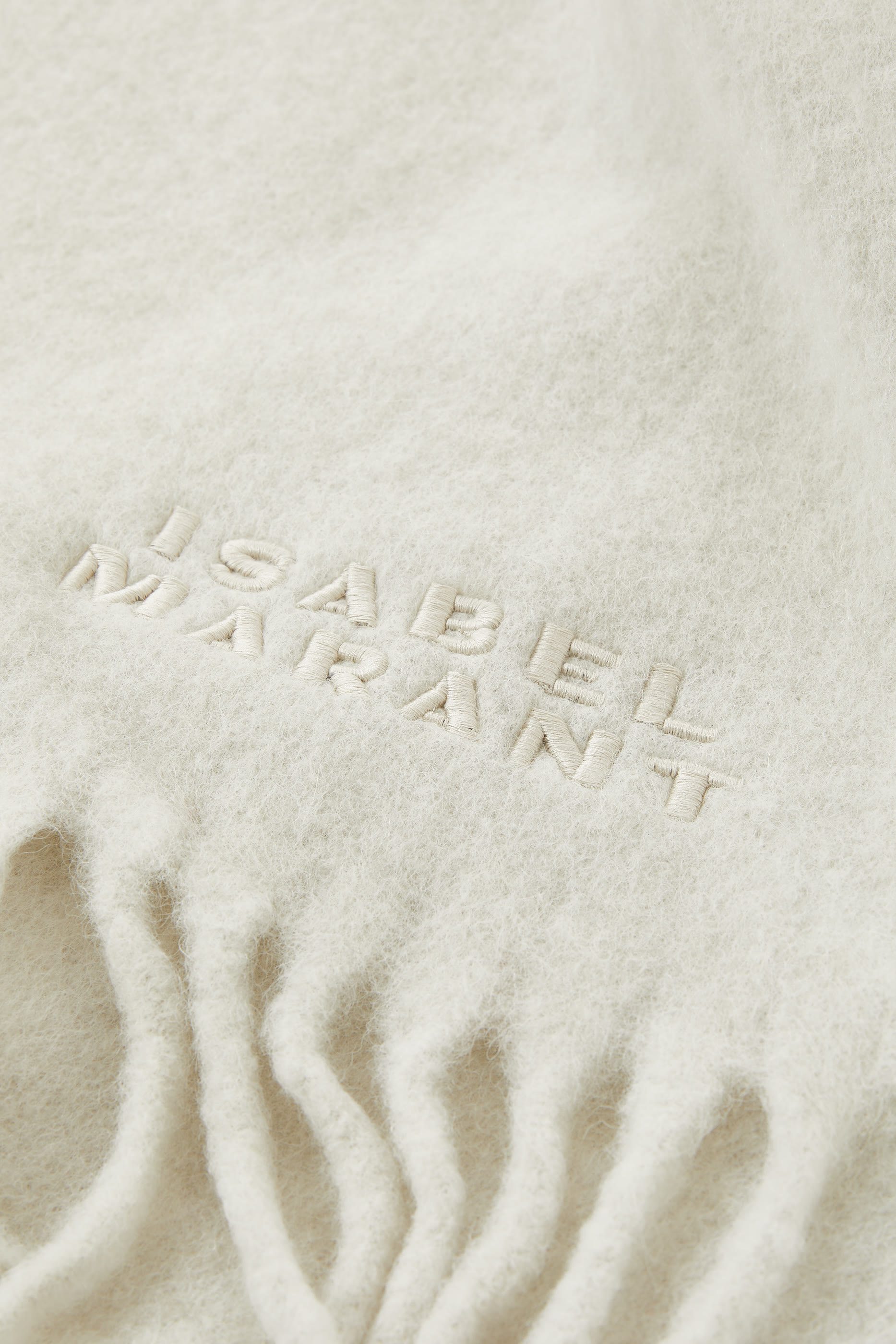 وشاح فيرني مزين بشرابات