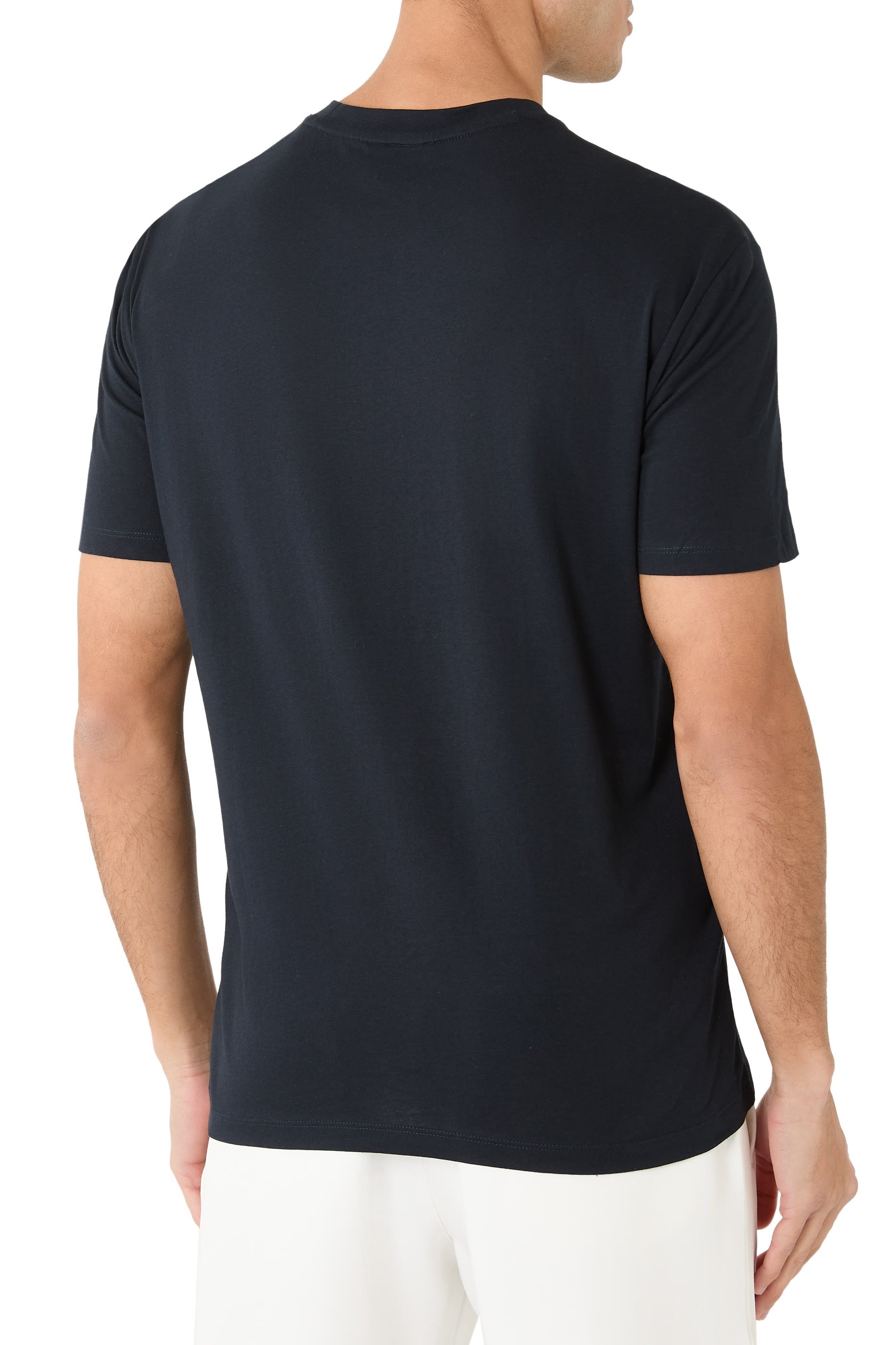 تيشرت بقصة عادية وشعار الماركة